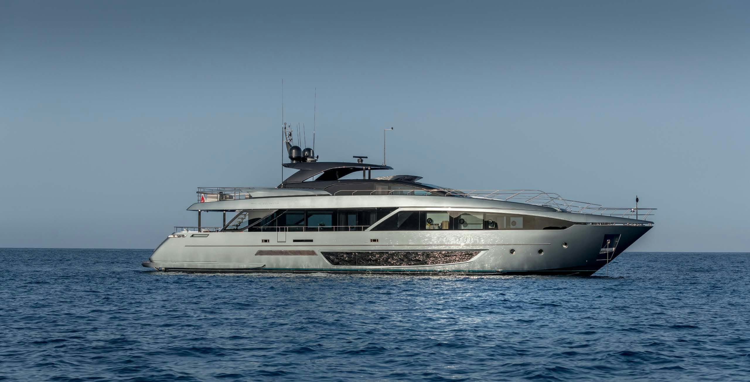 Motor yacht FIGURATI 33.5m by Riva