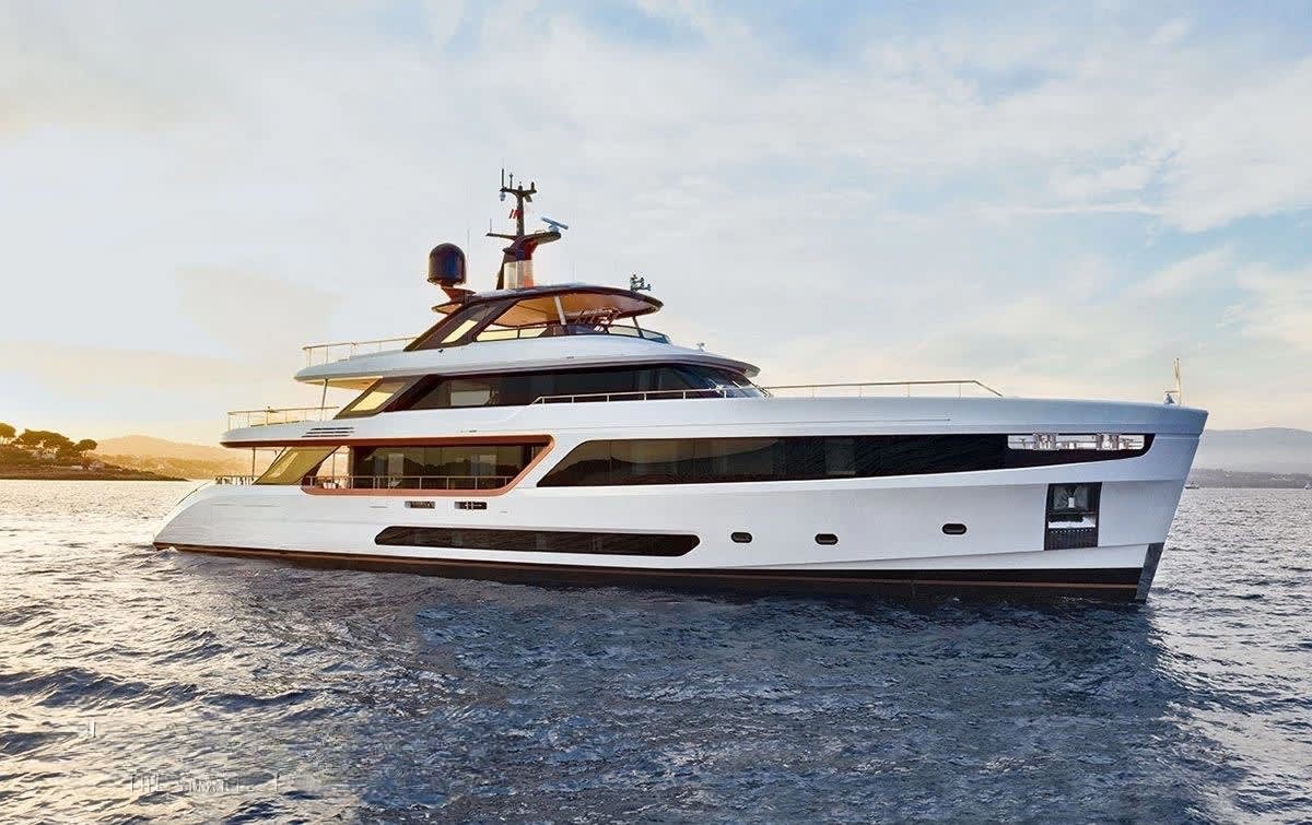 Motor Yacht Alluria available for charter
