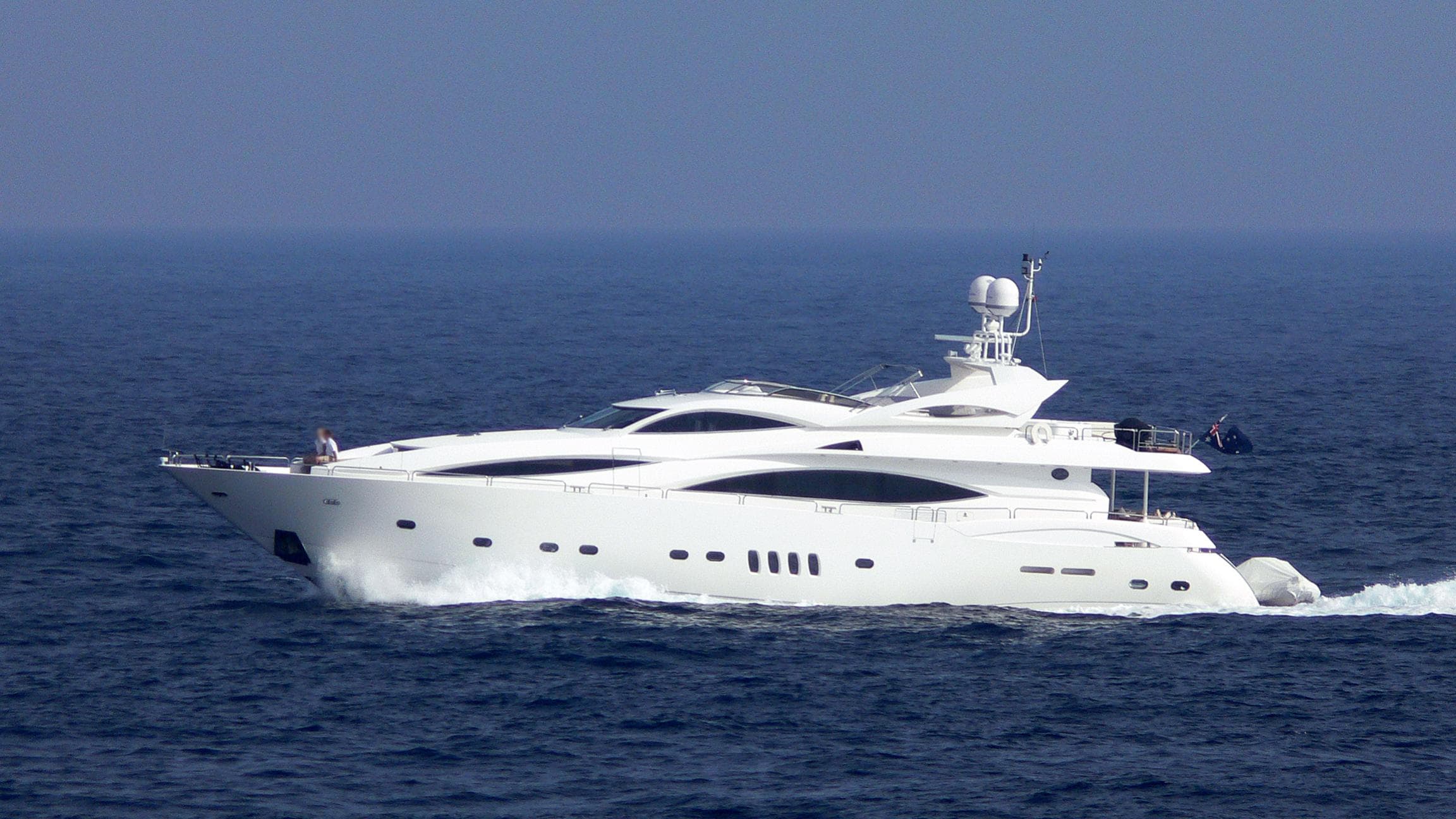 Motor yacht MI ALMA 31m by Sunseeker