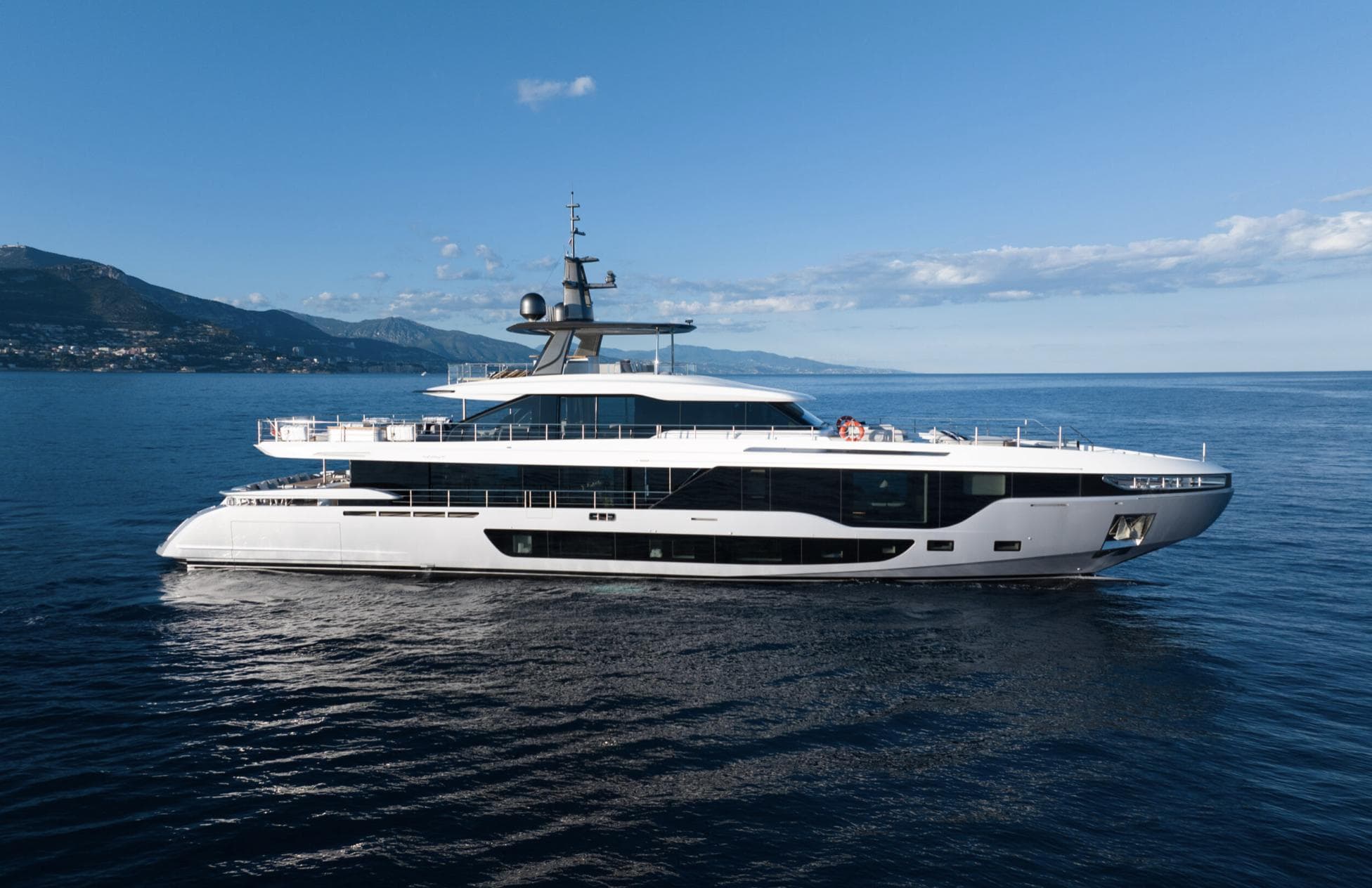 Motor yacht OCEAN ONE 35.3m by Azimut