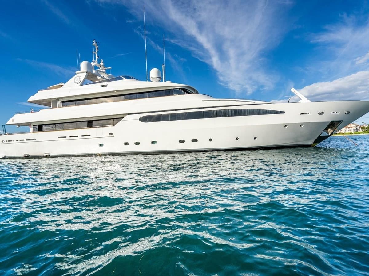 Motor yacht ARTEMISEA 44.8m by Intermarine Savannah