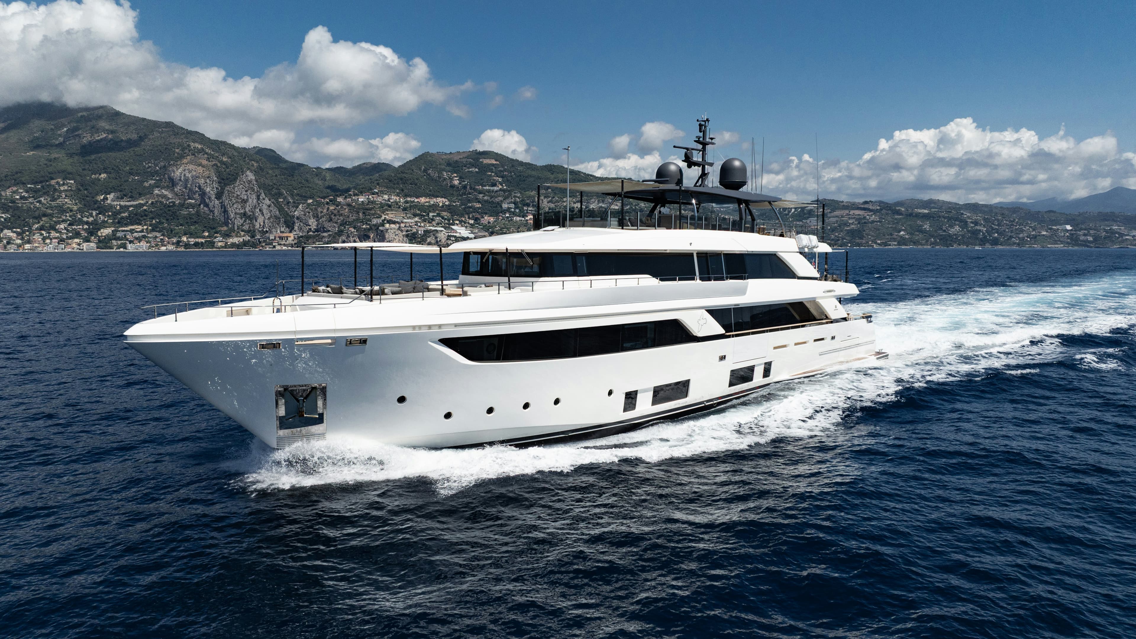 Motor yacht PALOMA 41.8m by Ferretti