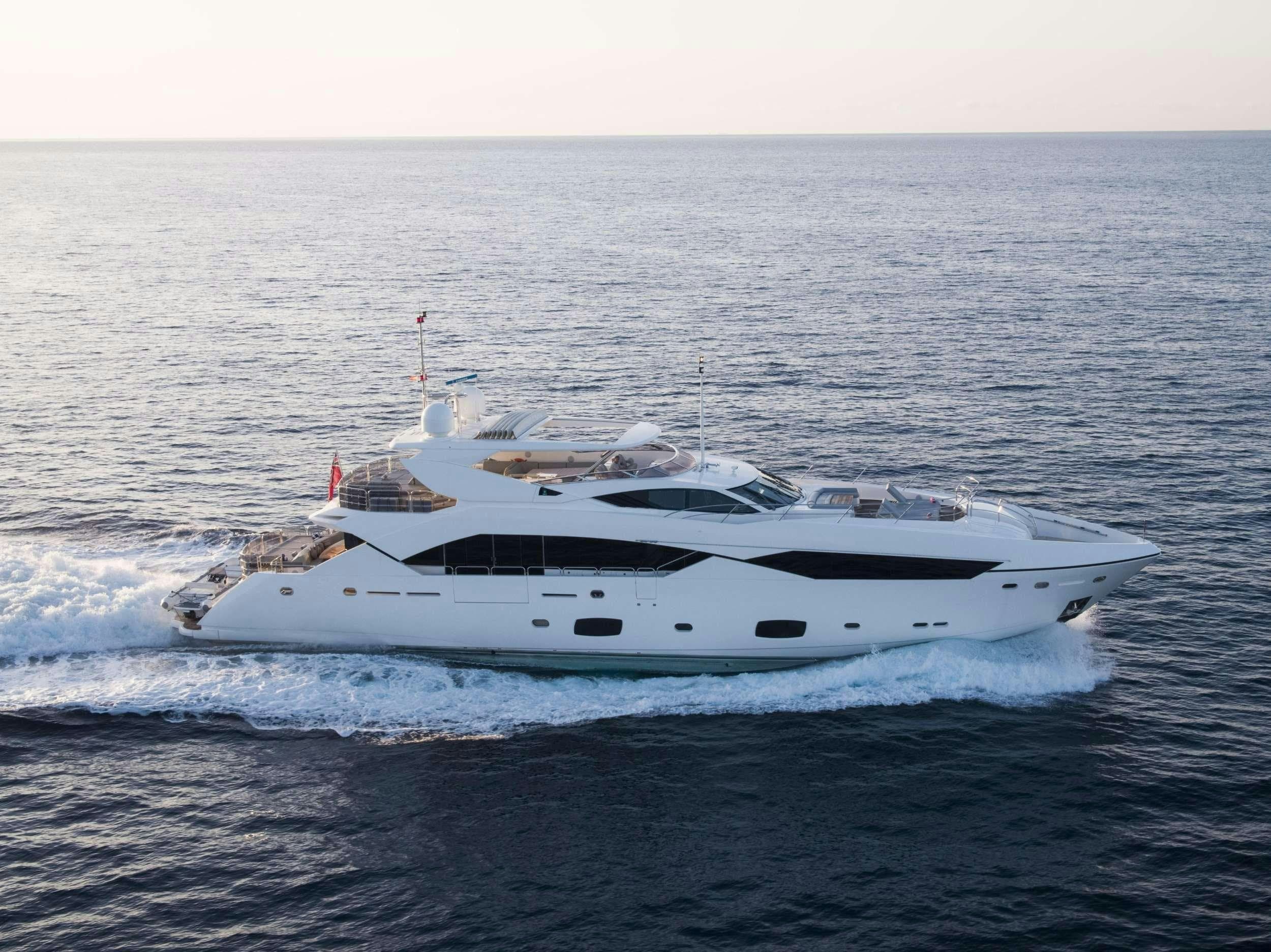 Motor yacht MAKANI II 35m by Sunseeker