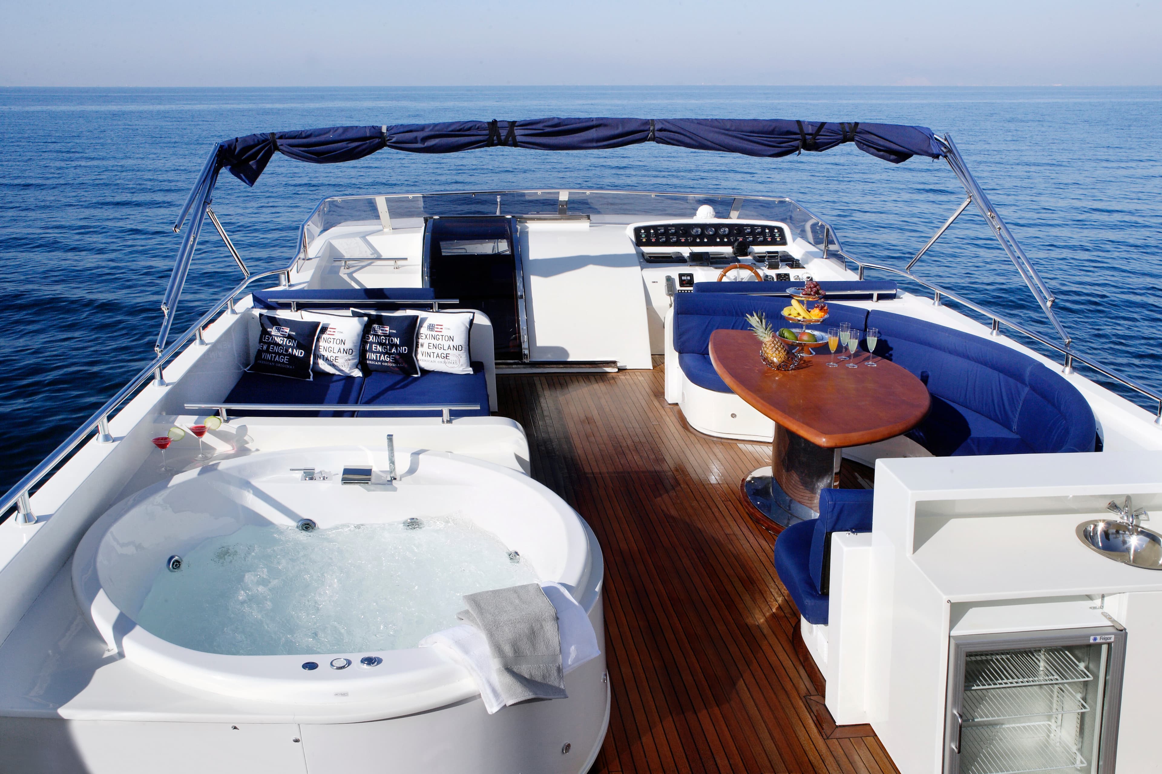 Motor yacht DREAM B 30m by Giant