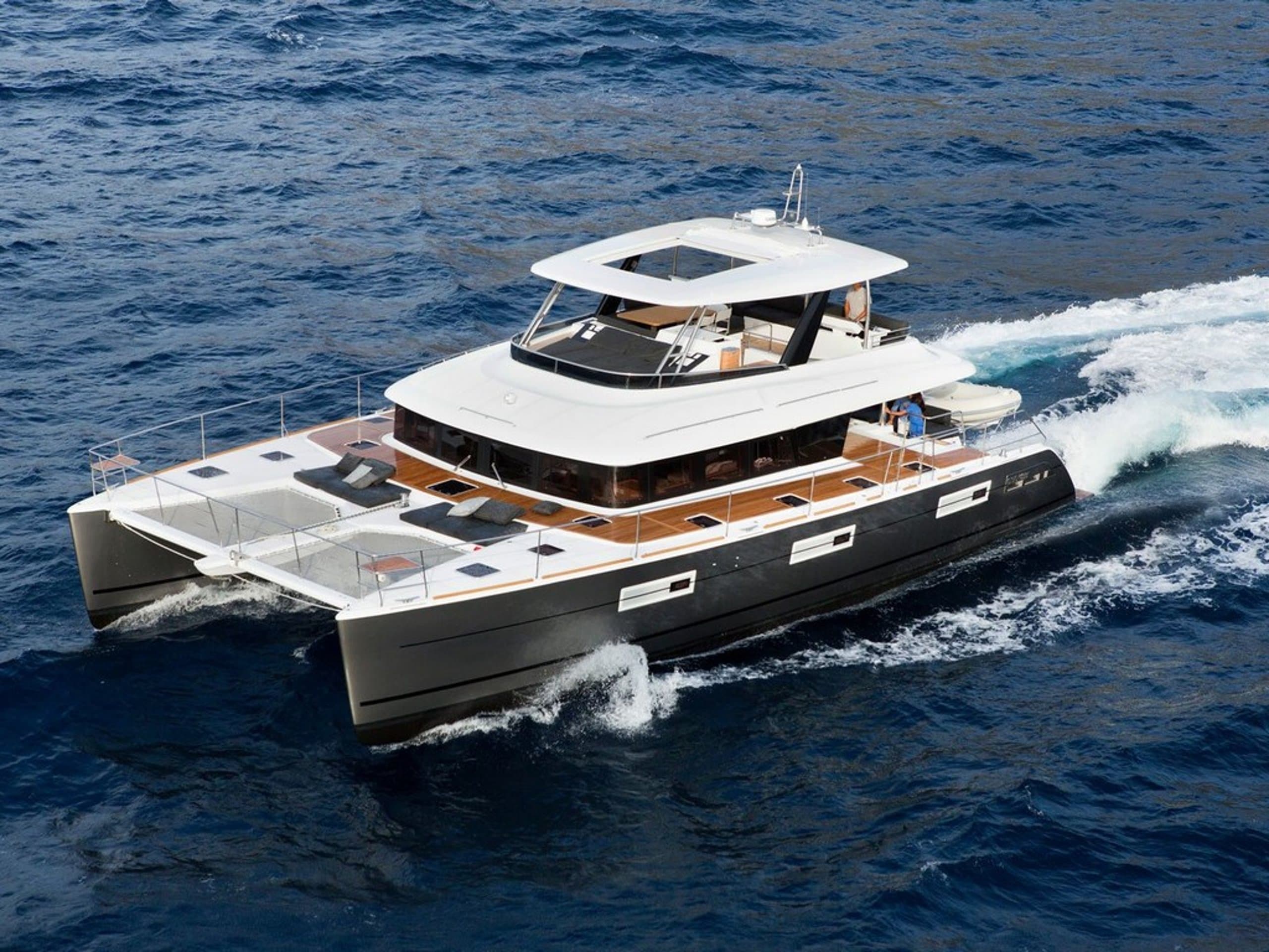 Motor yacht PEARLY GATES 19.5m