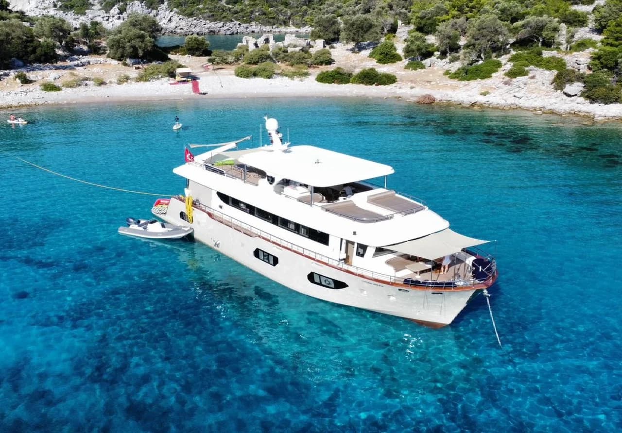 Motor yacht LYCIAN DREAM 26m