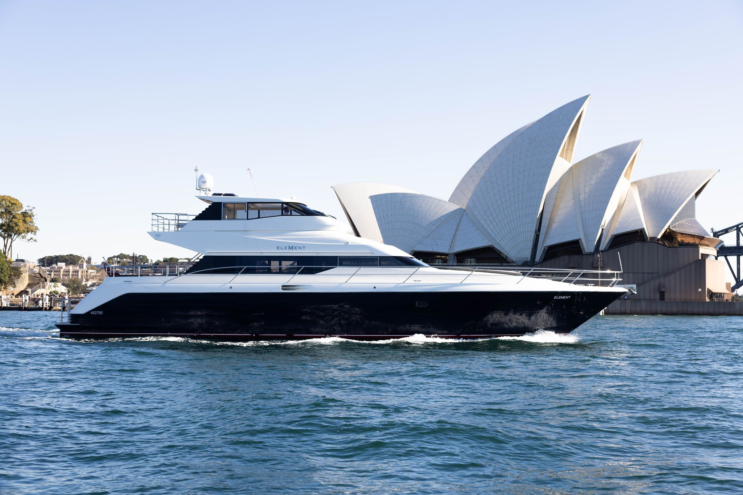 Motor yacht ELEMENT 25m