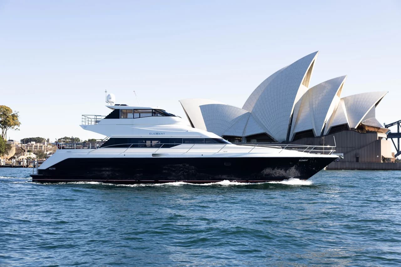 Motor yacht ELEMENT 25m