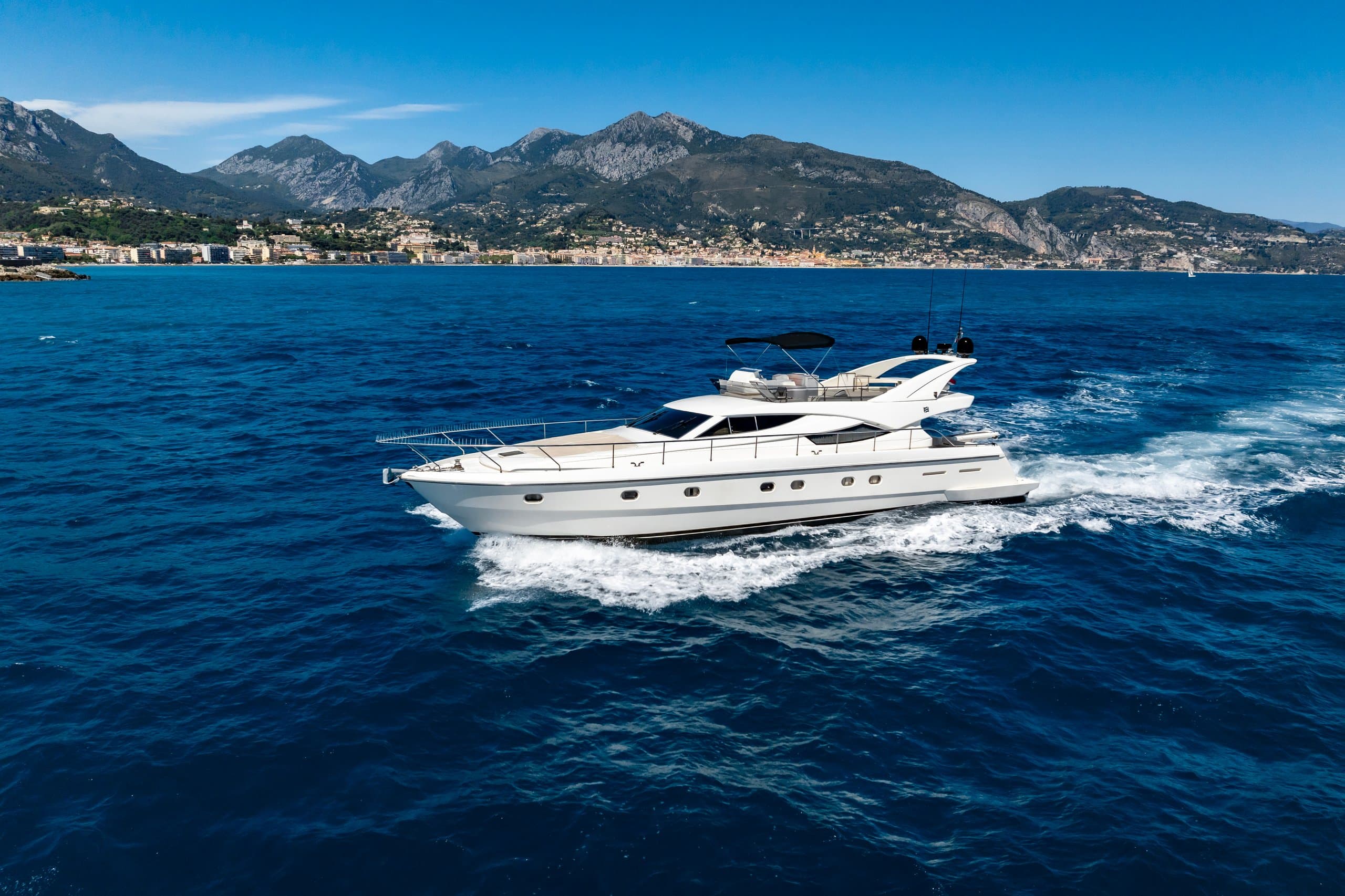 Motor yacht CAPT D 19m