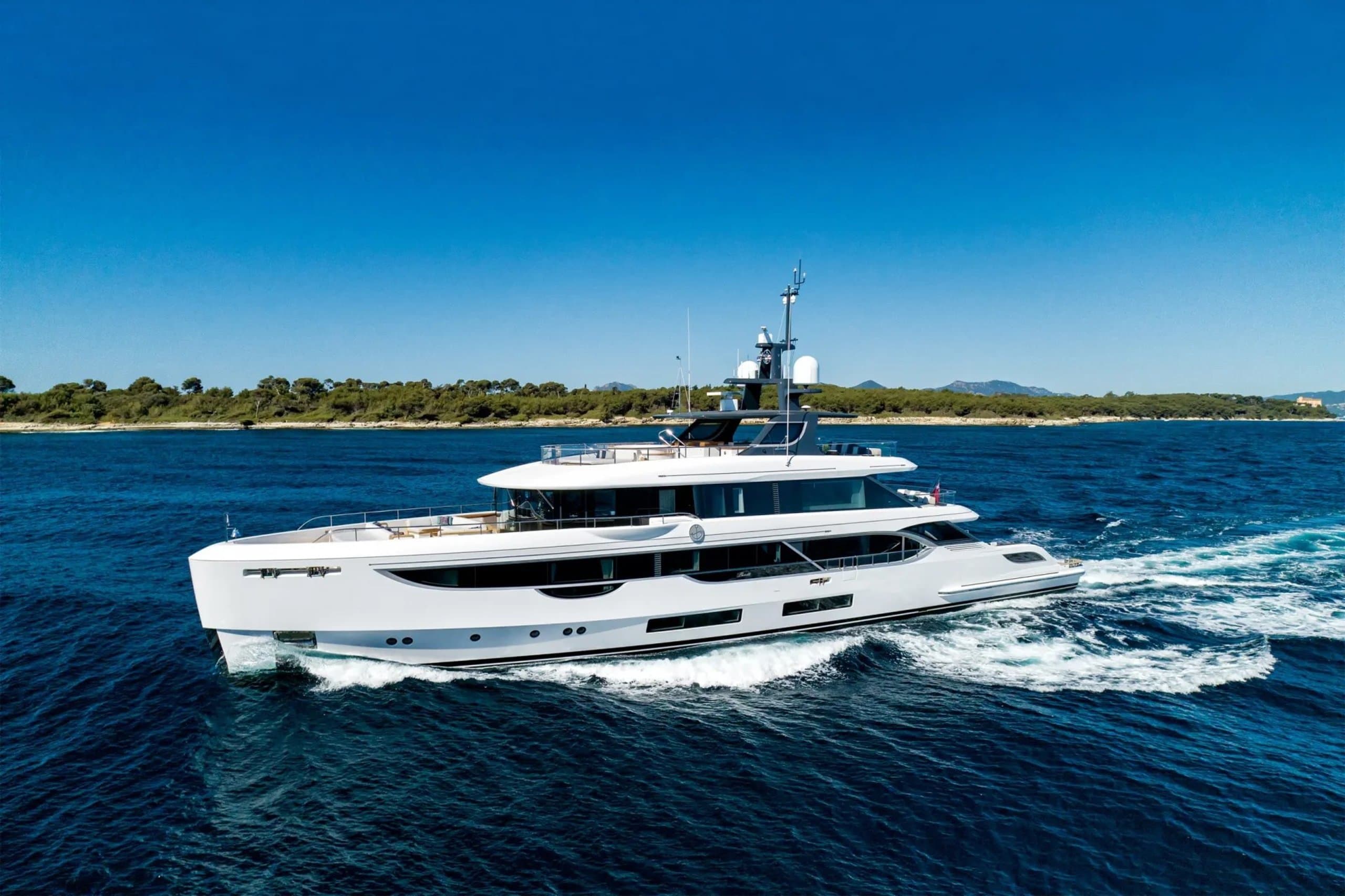 Motor yacht NORTHERN ESCAPE 40.8m
