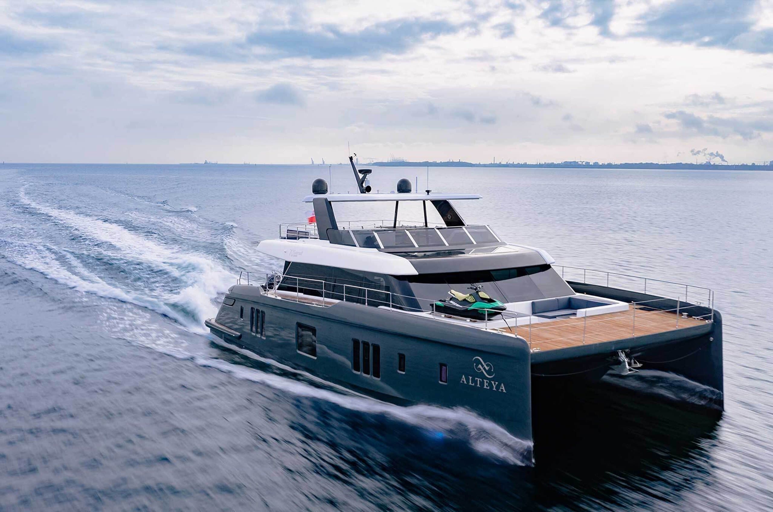 Motor yacht ALTEYA 21m