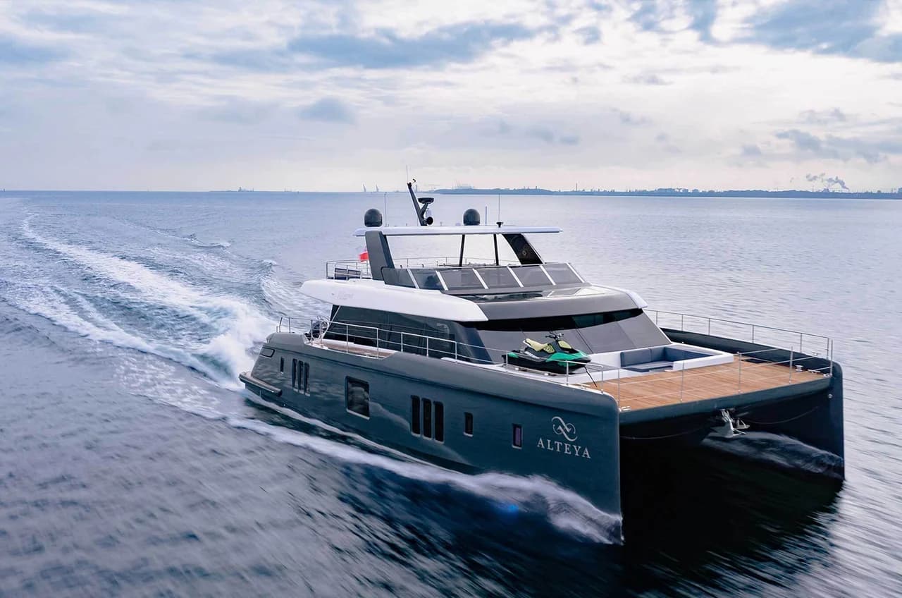 Motor yacht ALTEYA 21m
