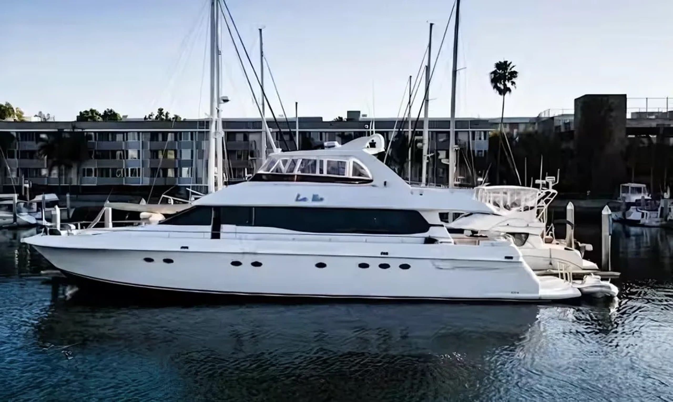 Motor Yacht LA VIE available for charter