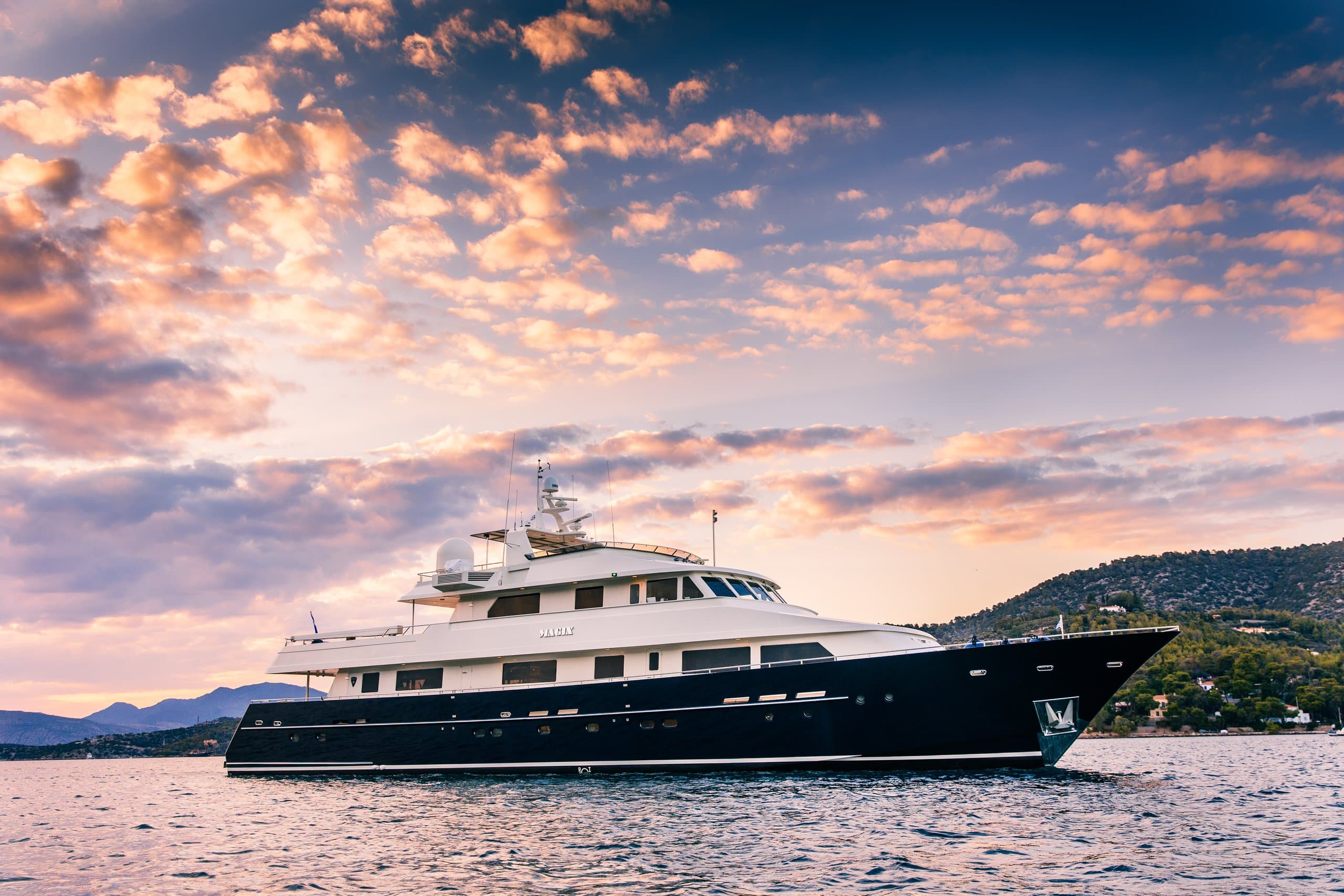 Motor yacht MAGIX 37.8m