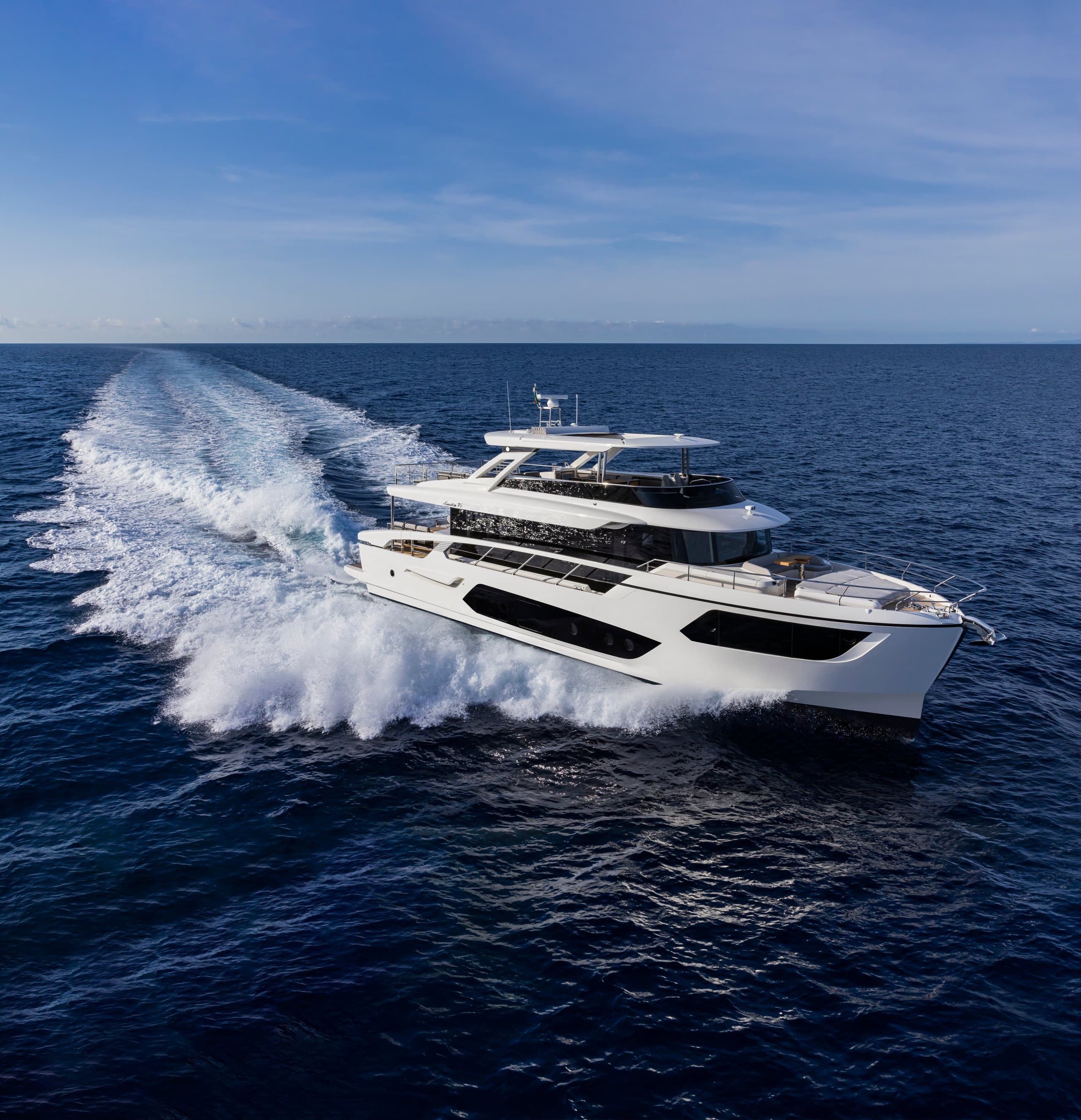 Motor yacht AZUR 22.86m