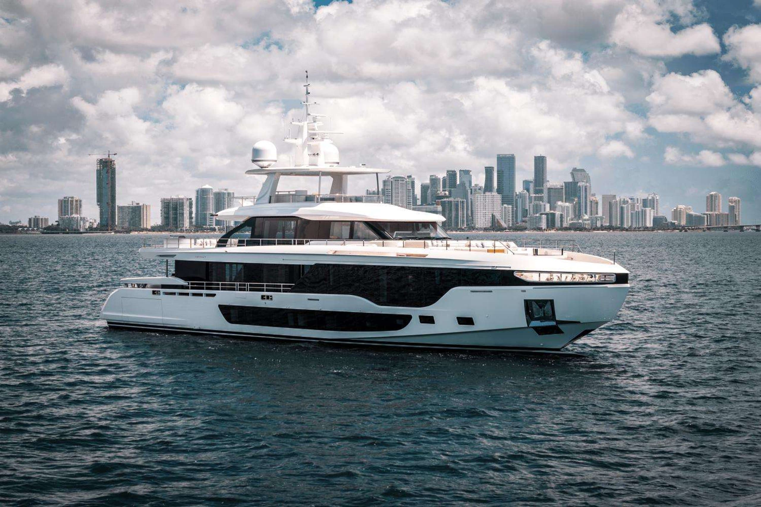 Motor yacht TYCOON 35.97m