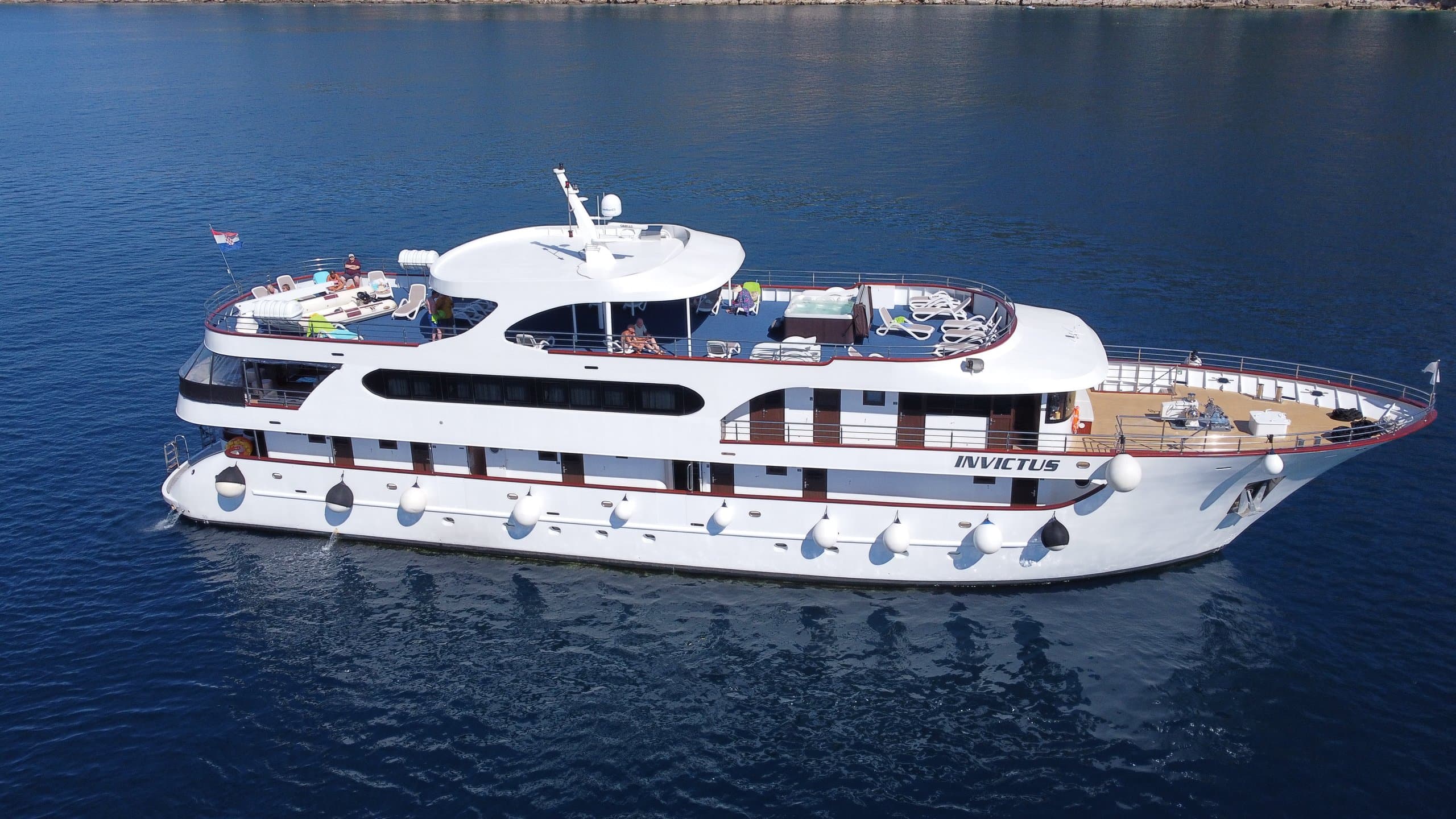 Motor yacht INVICTUS 41m