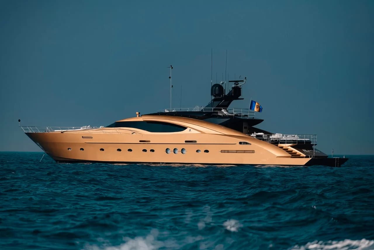 Yacht AK ROYALTY 41.4m by Palmer Johnson