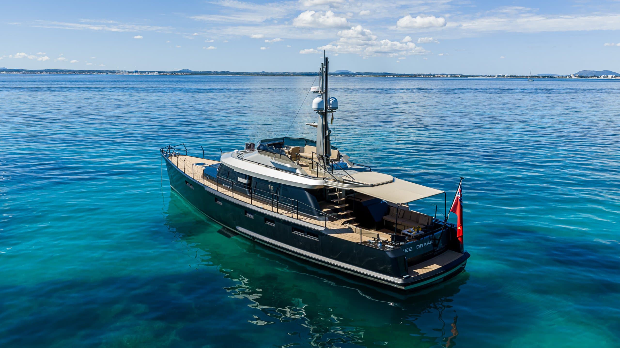 Motor Yacht ZEE DRAAK available for charter