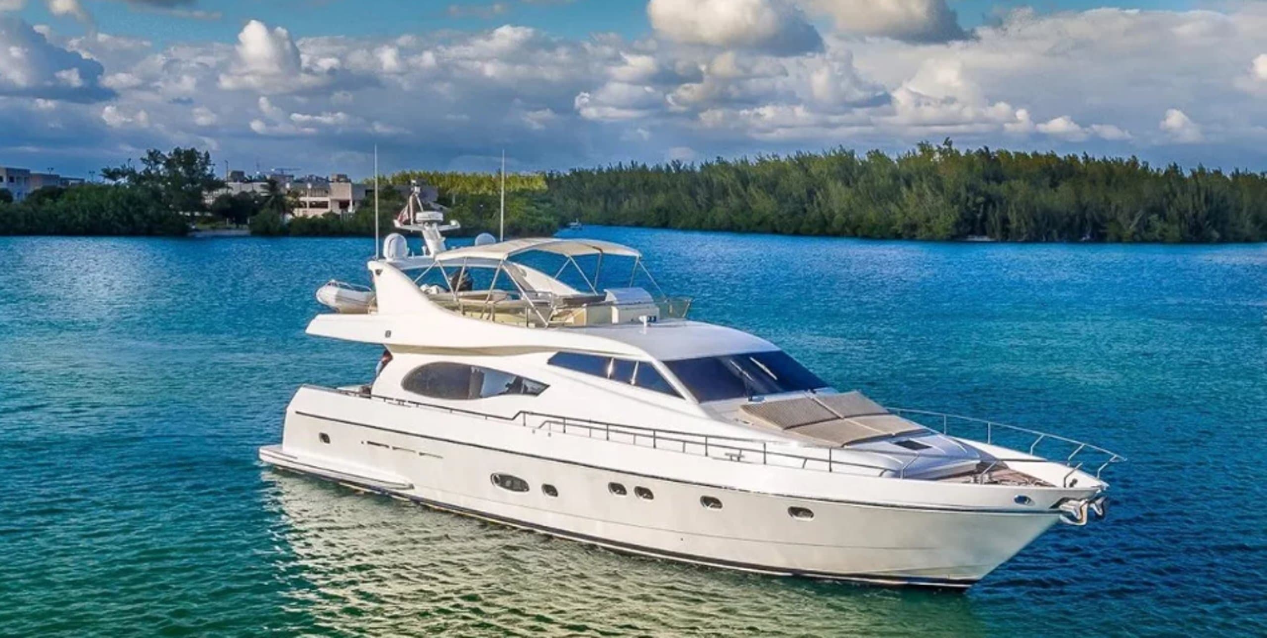 Motor yacht FERRETTI 730 FLY 23m