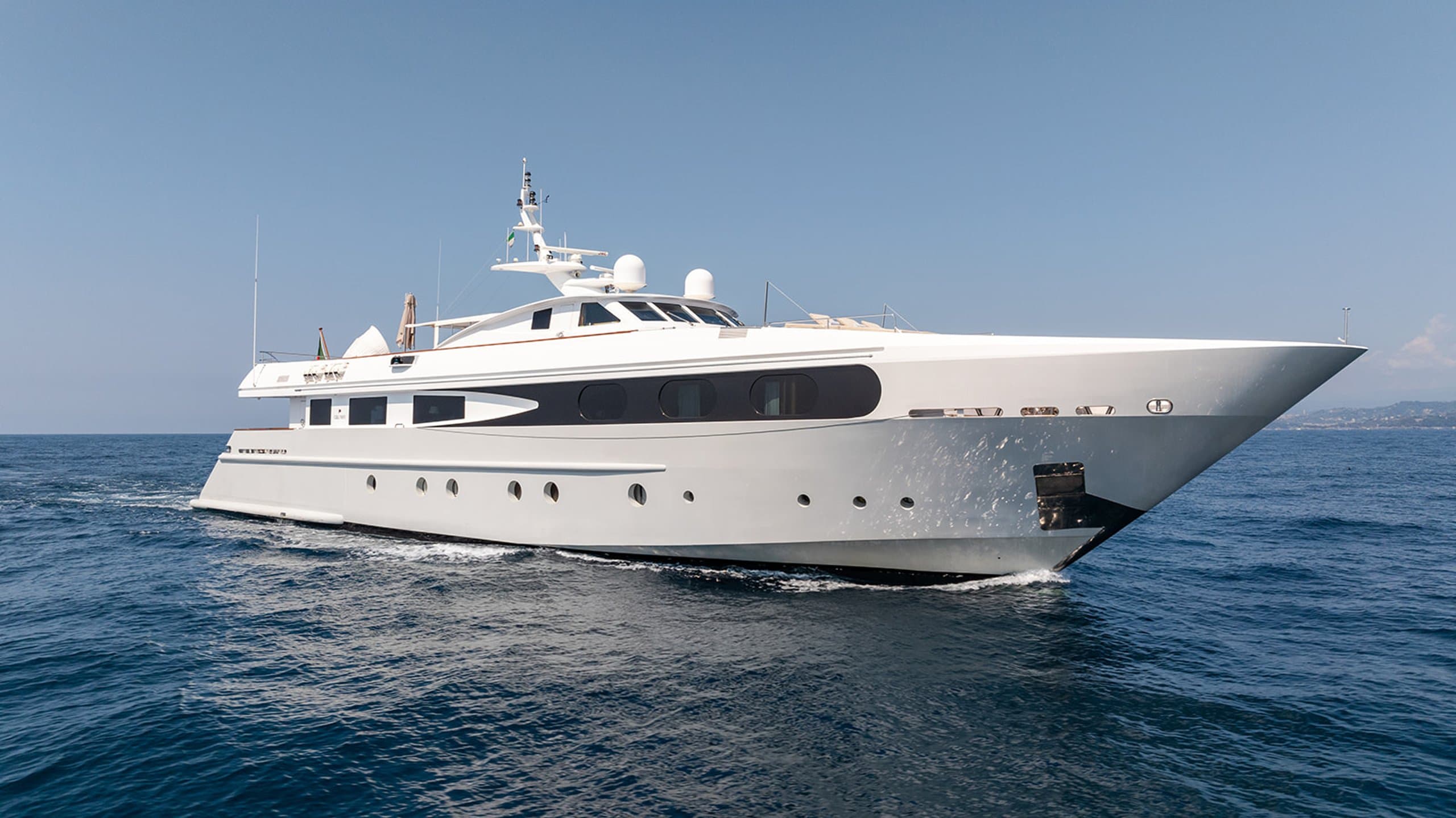 Motor yacht SOPHIE BLUE 41m