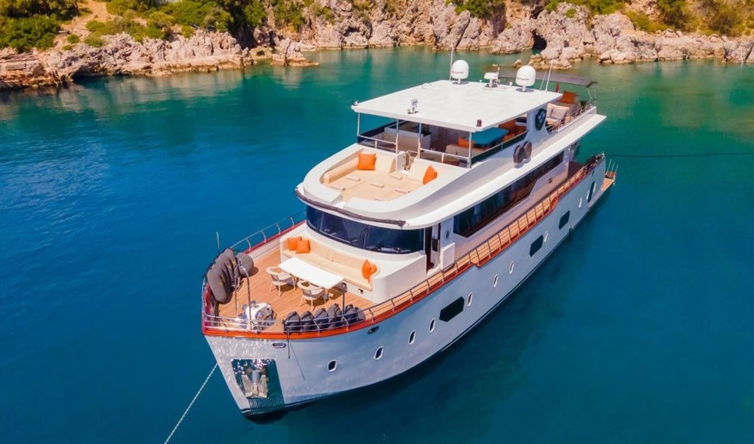 Motor yacht SIMAY M 26m