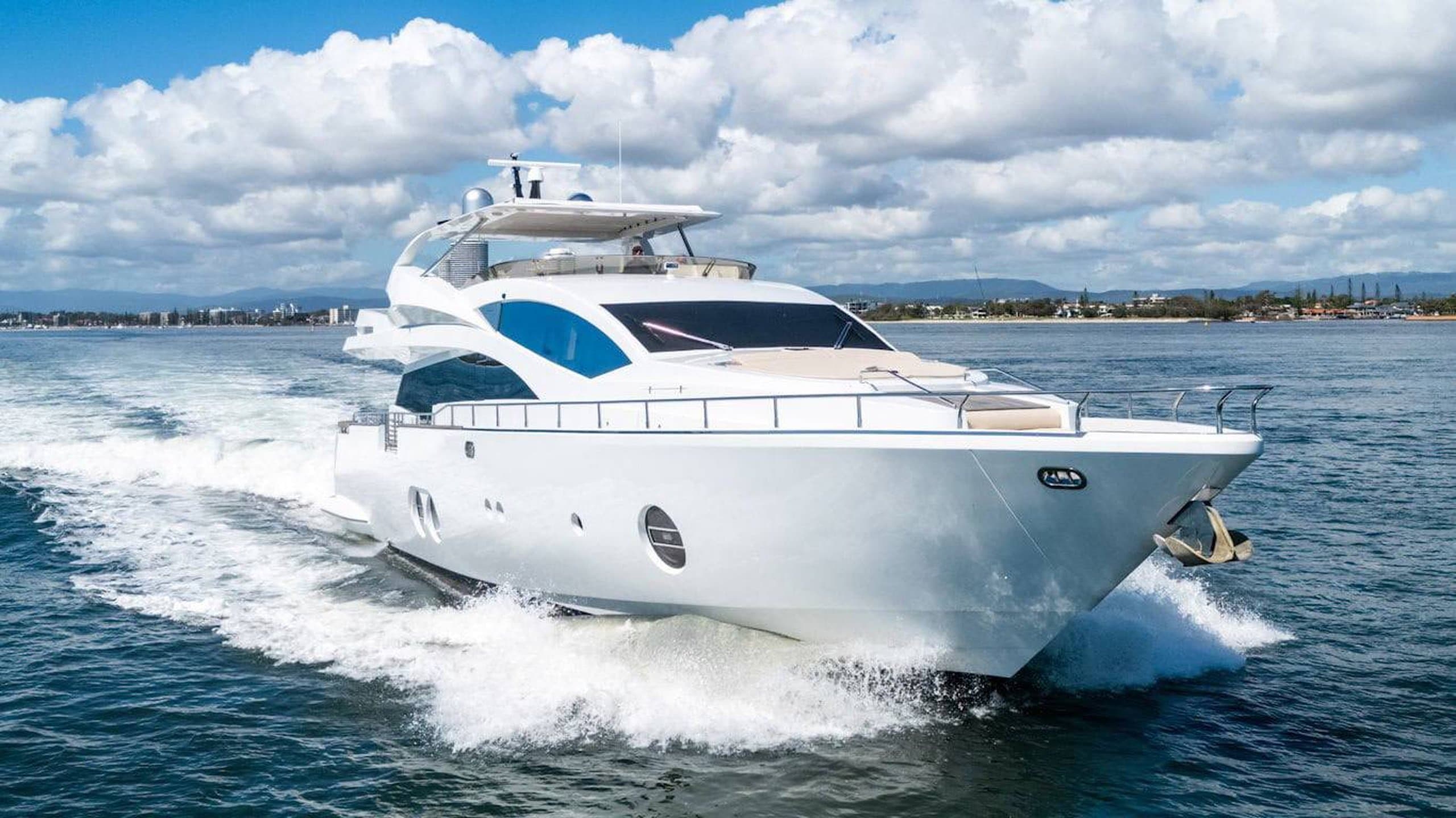Motor yacht RED ROSE 27.91m
