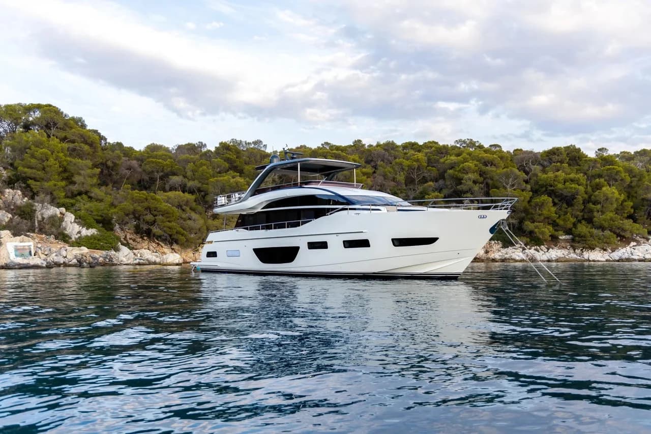Motor yacht VISTA 23.93m