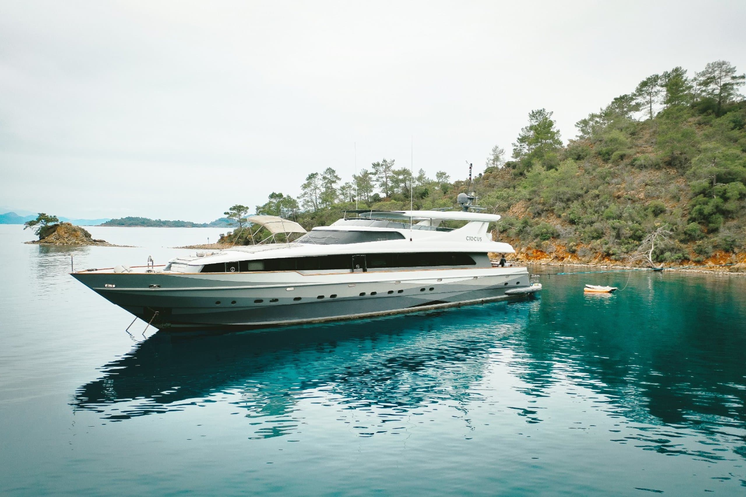 Motor yacht CROCUS 42m
