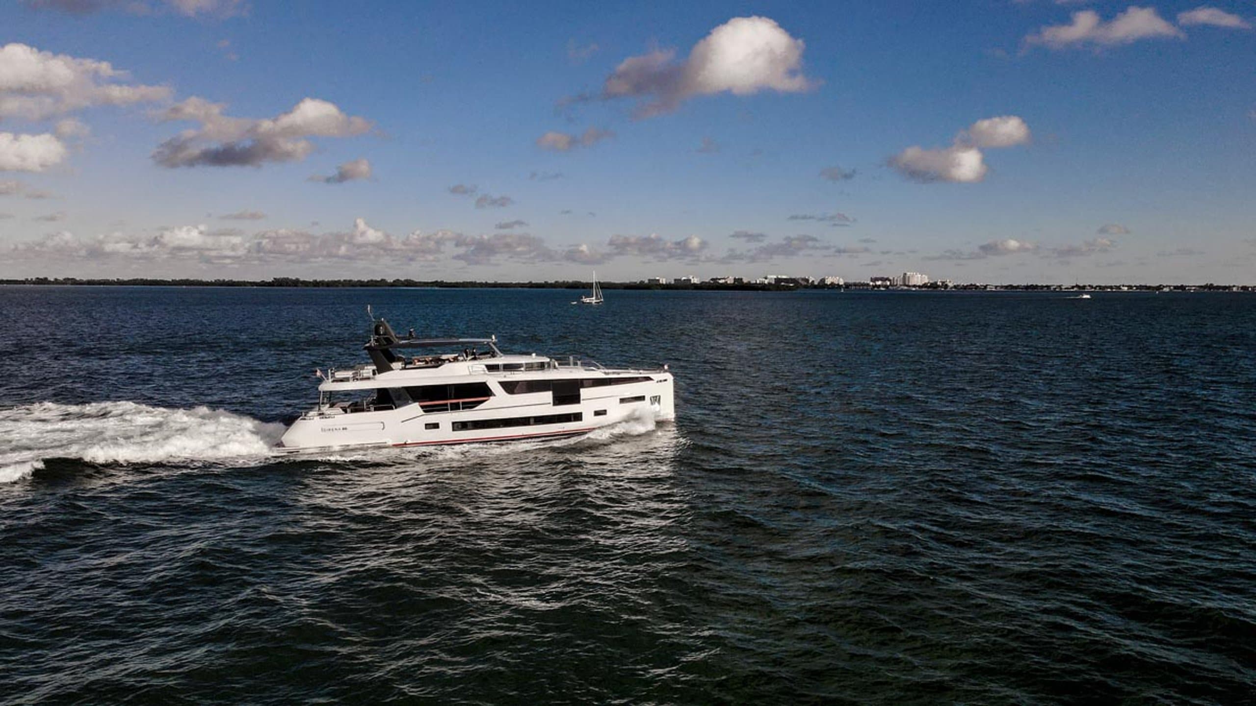Motor yacht SAINT 26.8m