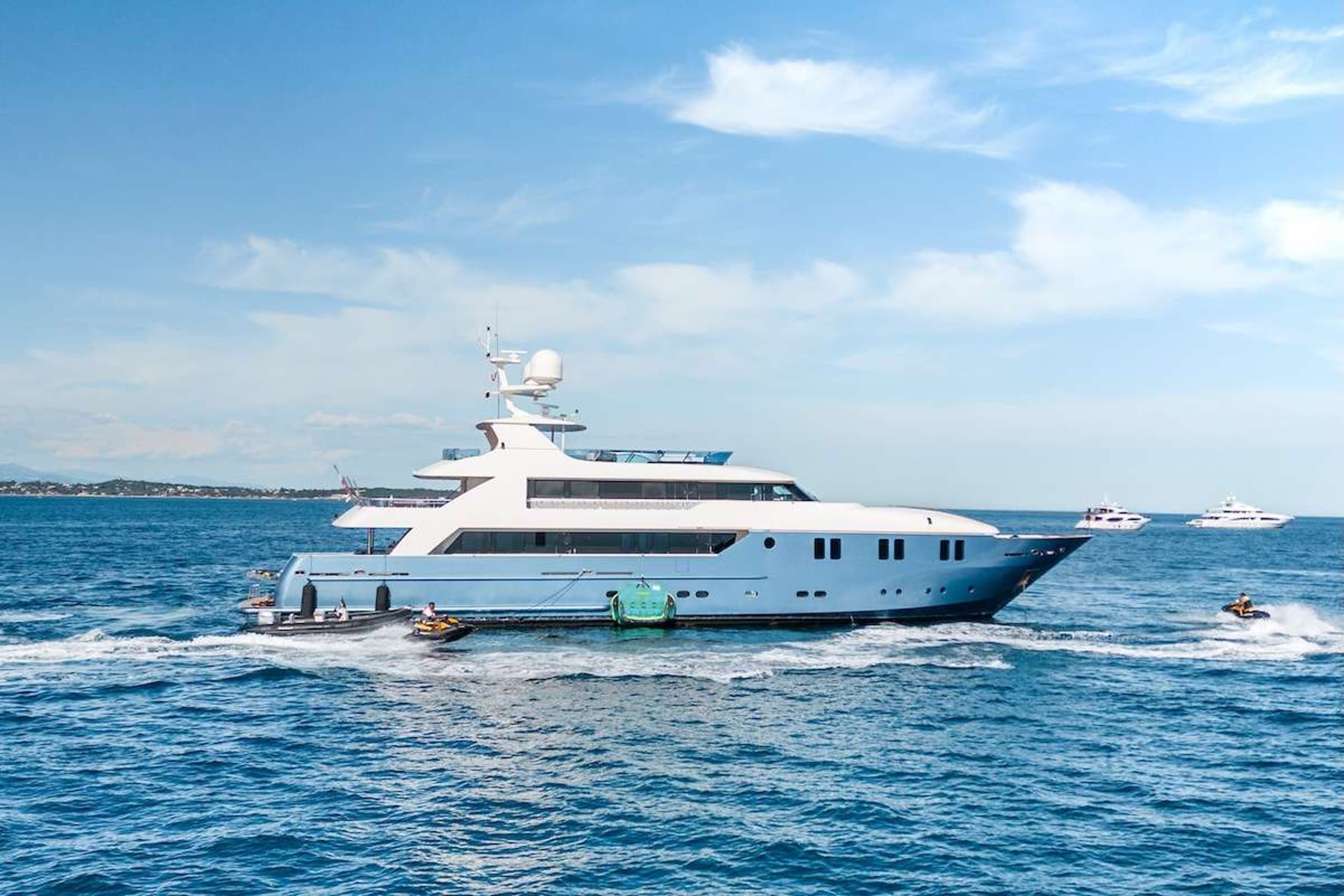 Motor yacht IRAMA 41.8m