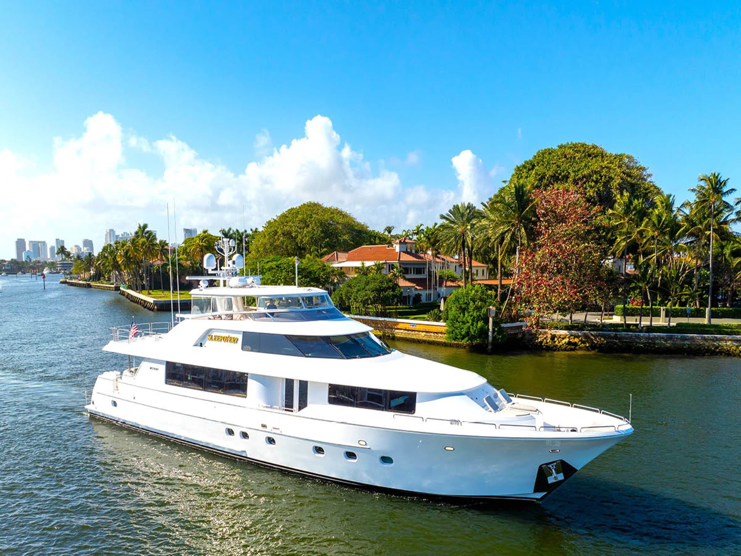 Motor yacht SLEEPOVER 34.14m