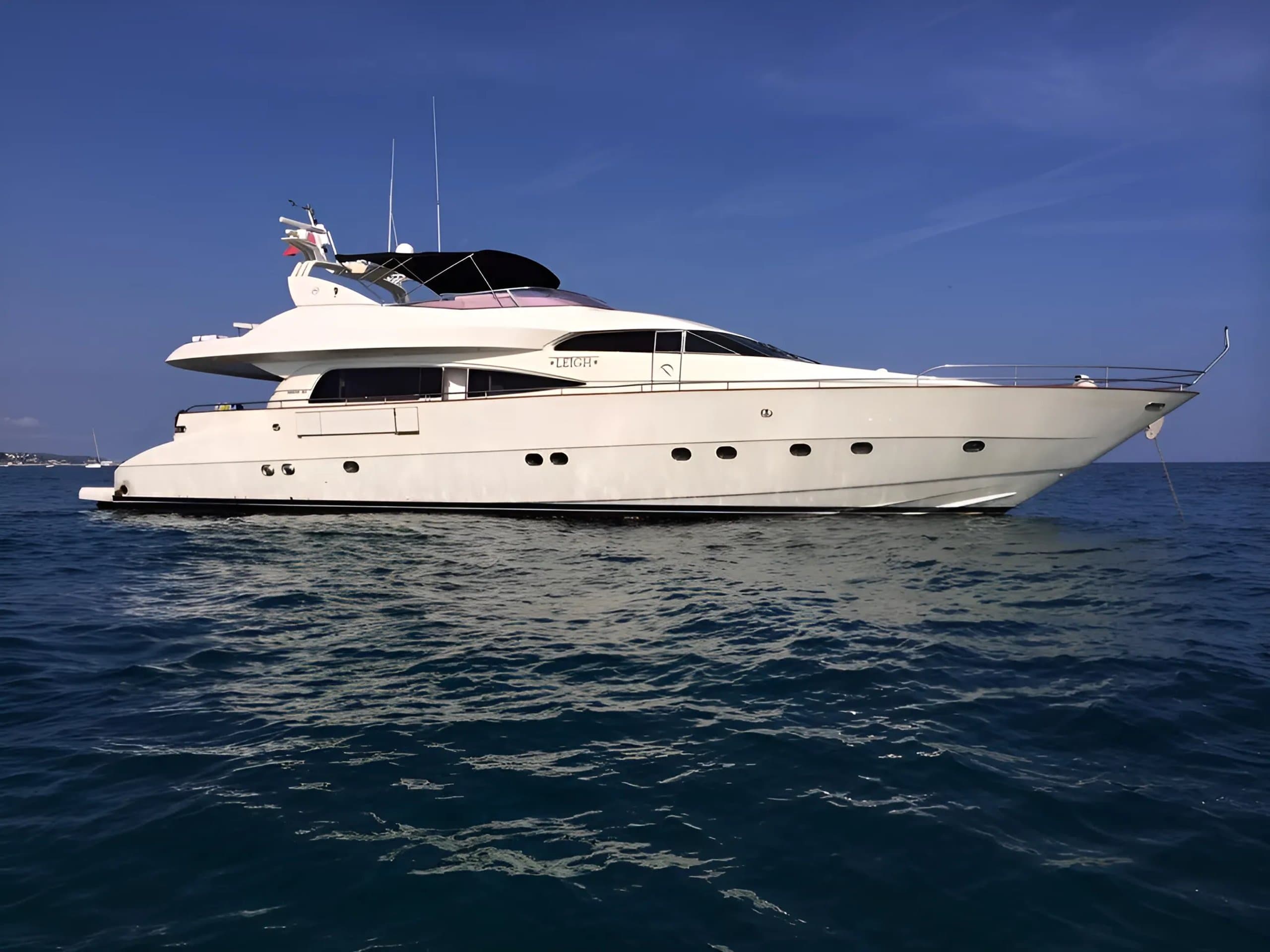 Motor yacht LEIGH 27.32m by Mochi Craft