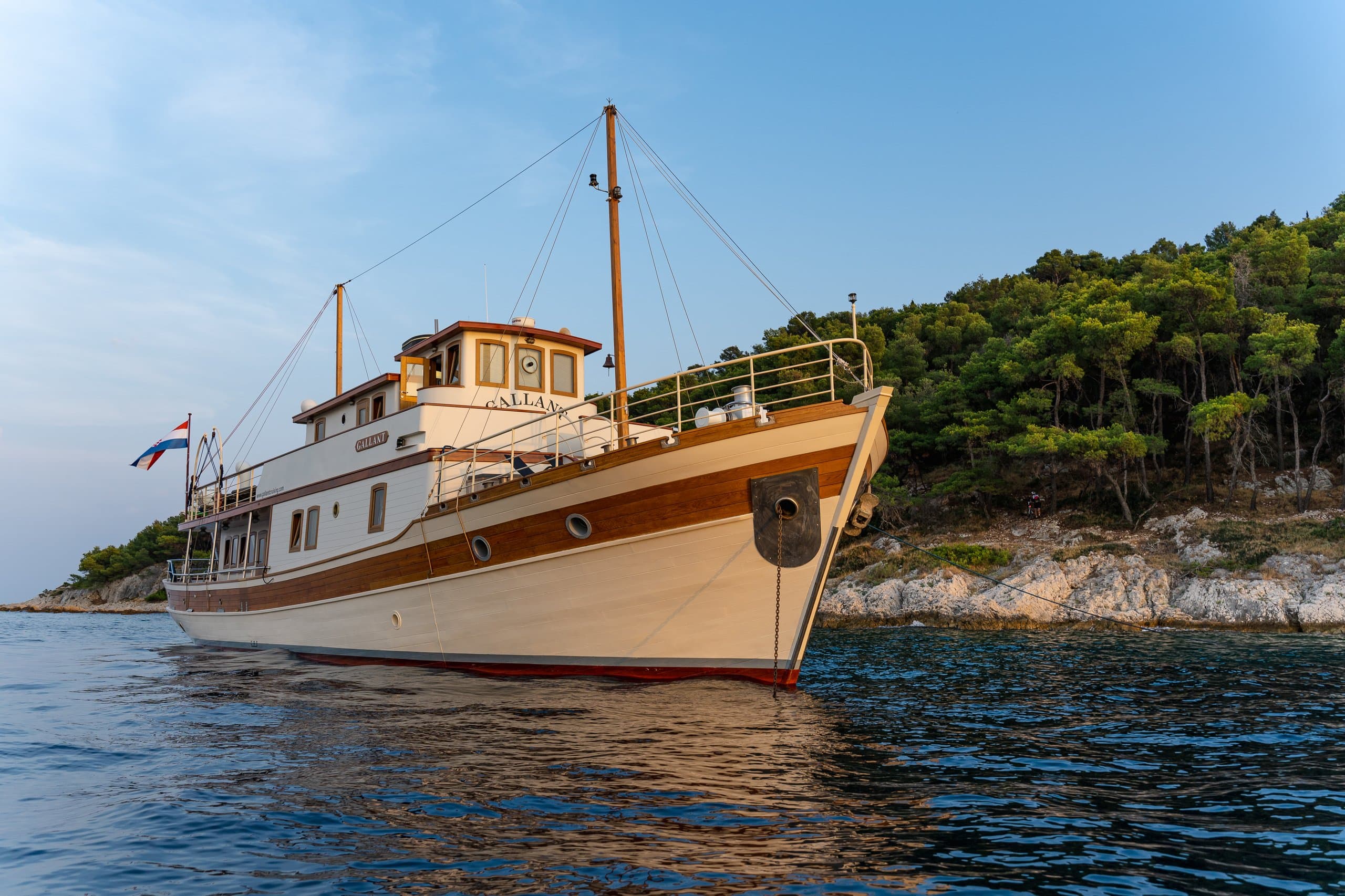 Motor yacht GALLANT 32m
