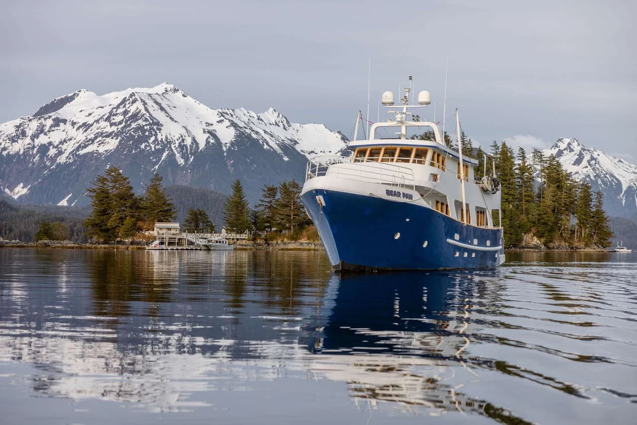 Motor yacht BEAR PAW 27.43m