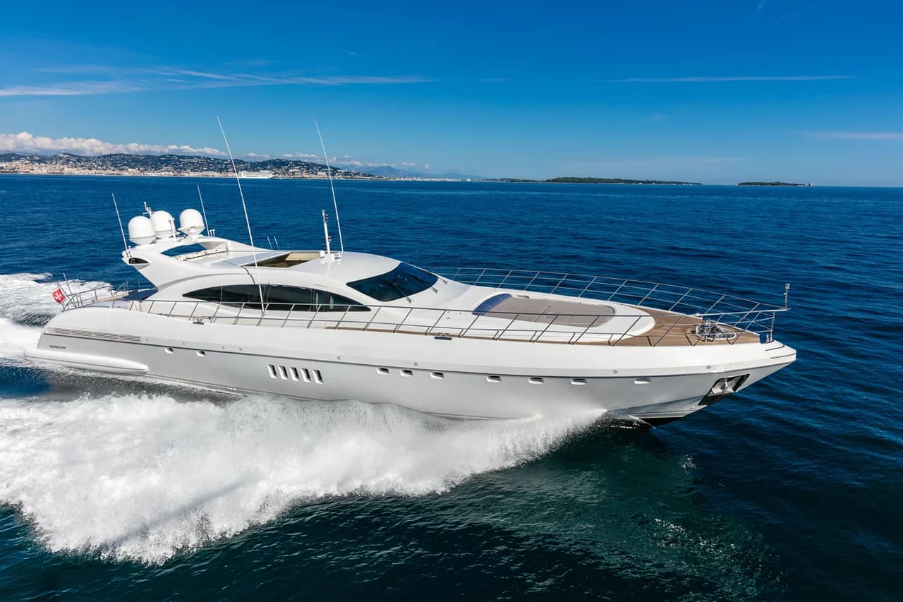 Yacht BO 33m by Overmarine Mangusta