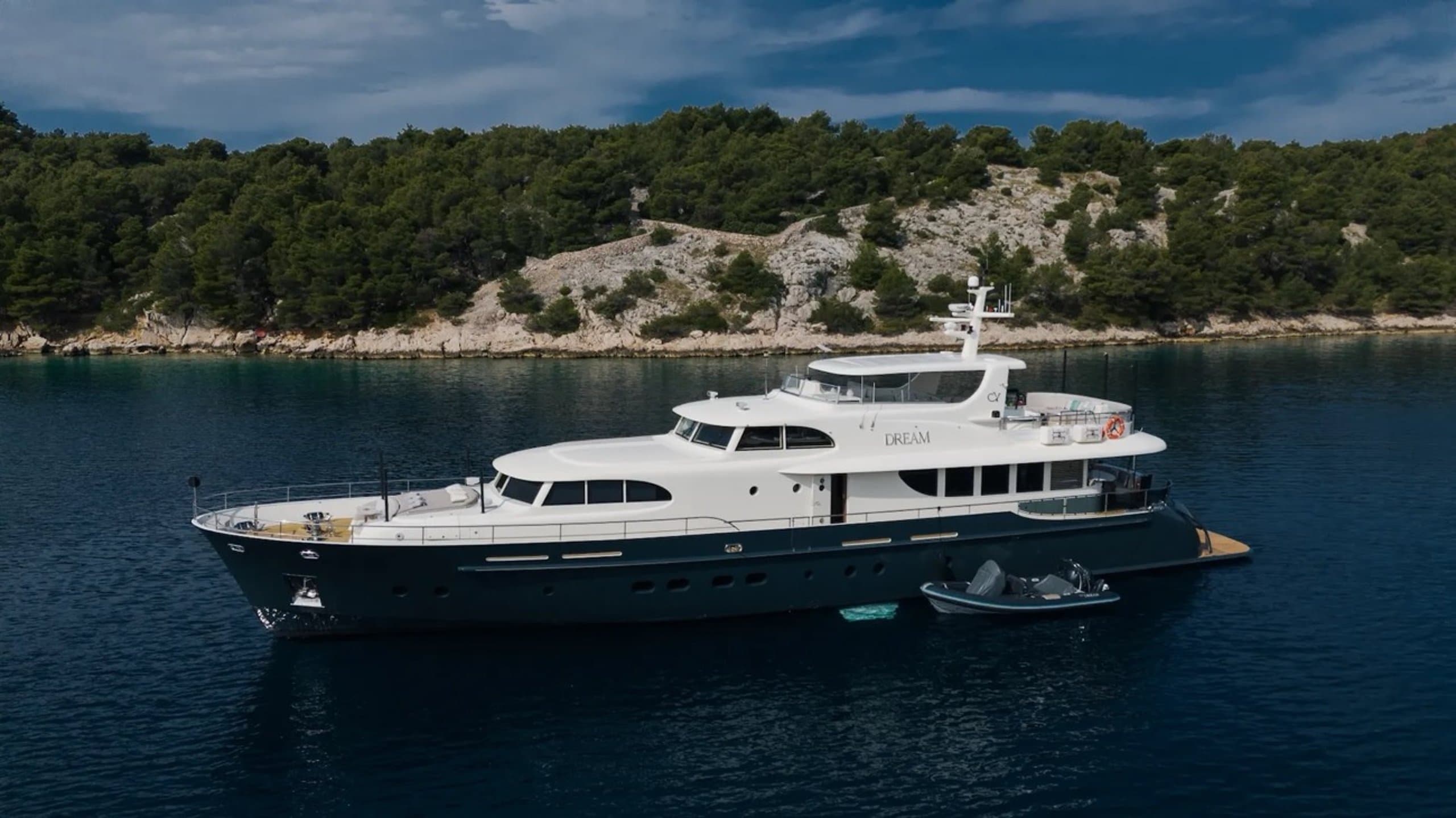 Motor yacht DREAM 33.3m by Cyrus Yachts