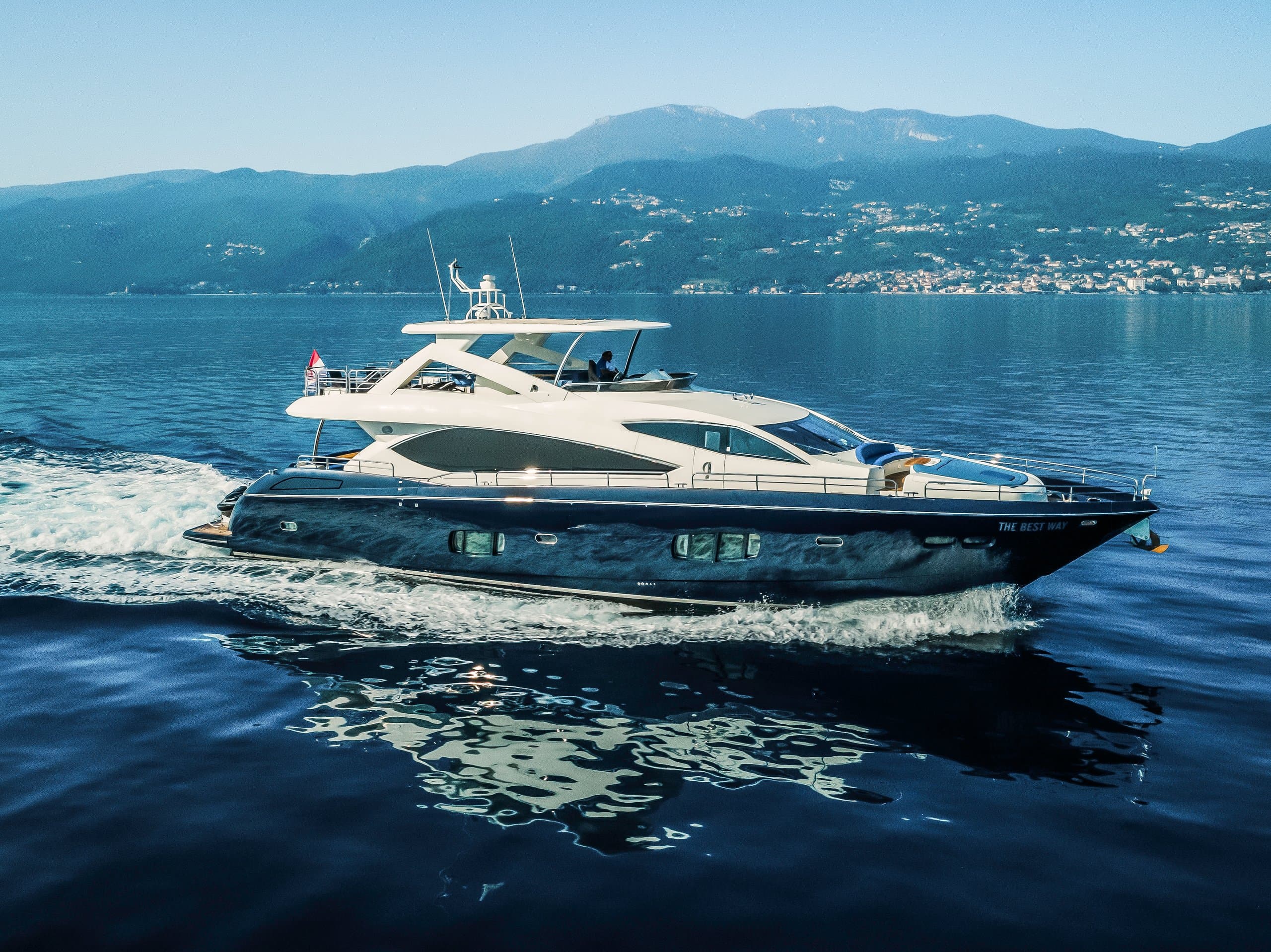 Motor yacht THE BEST WAY 27m by Sunseeker