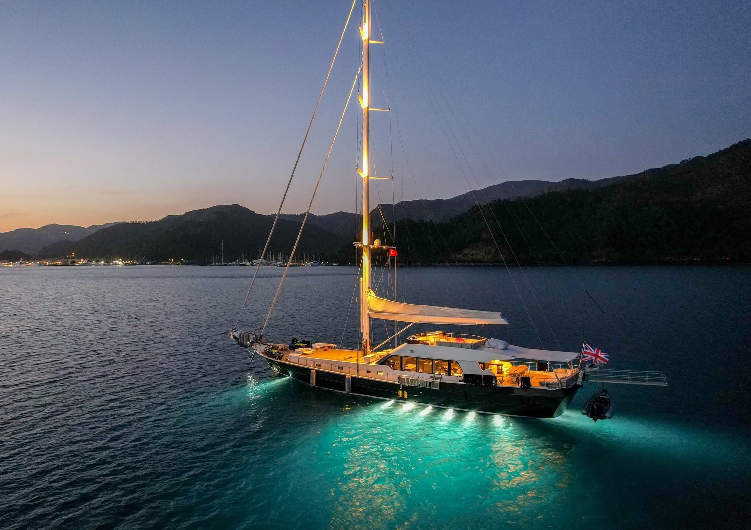Motor yacht GOOD LIFE 35m