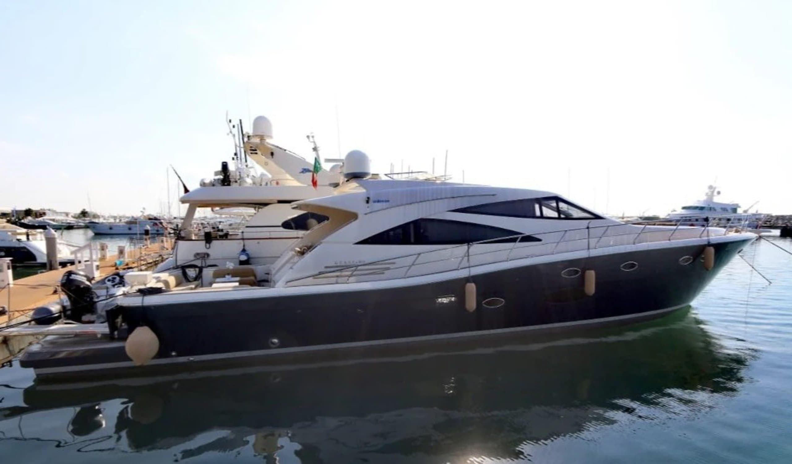 Motor yacht GUARFIRO 23.8m