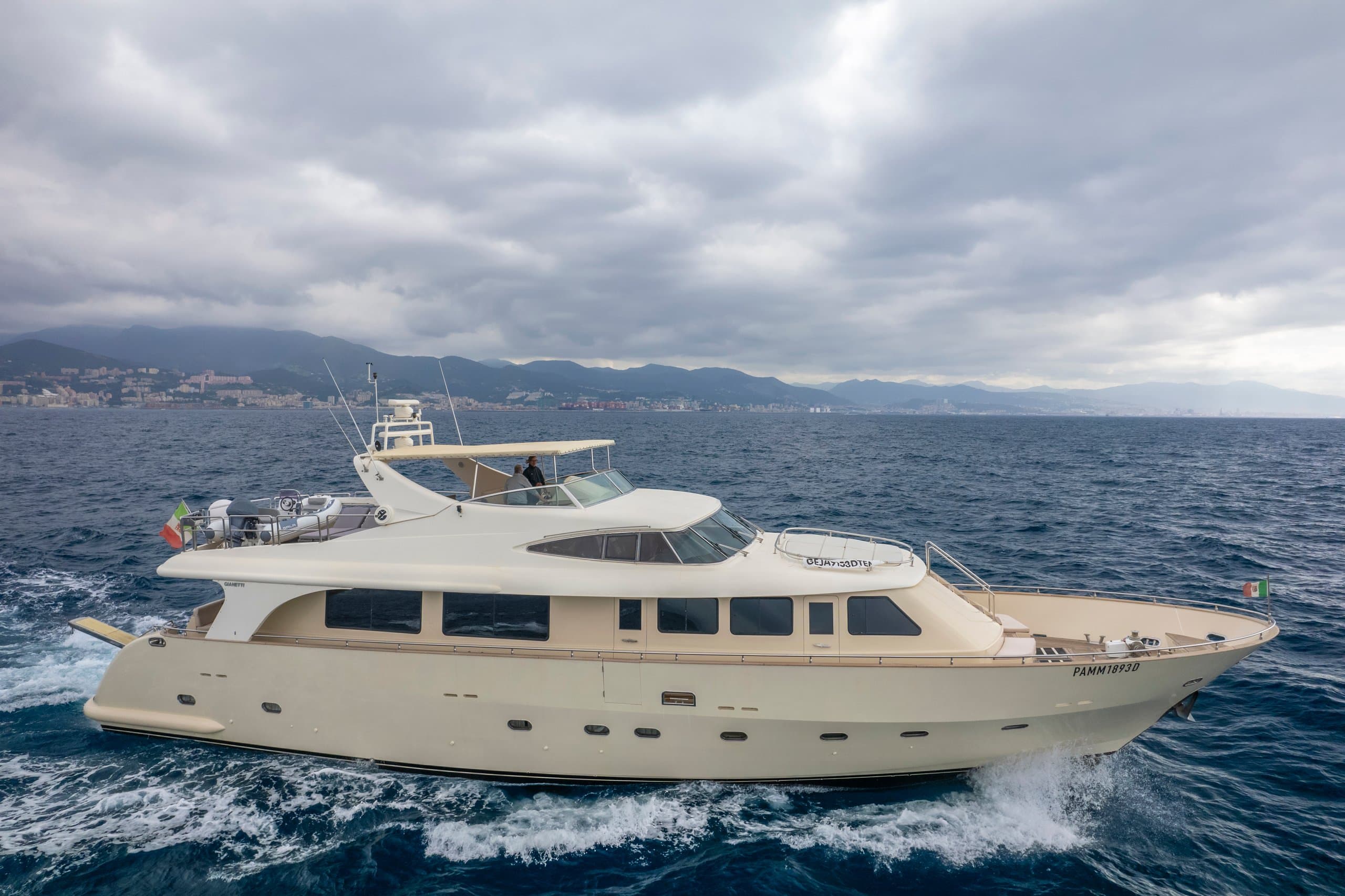 Motor yacht NEWFIELD 25m