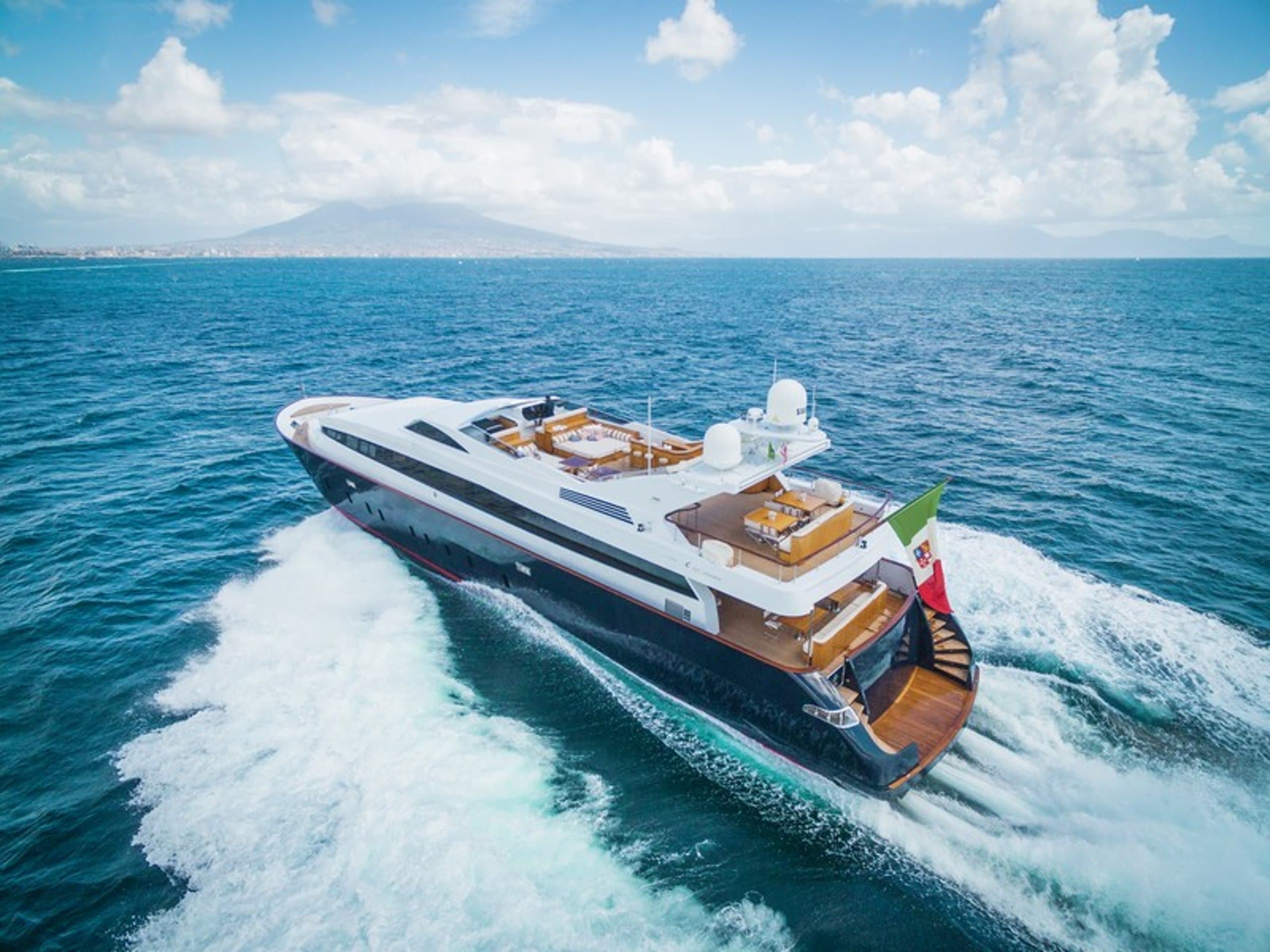 Motor yacht ANGRA TOO 38m