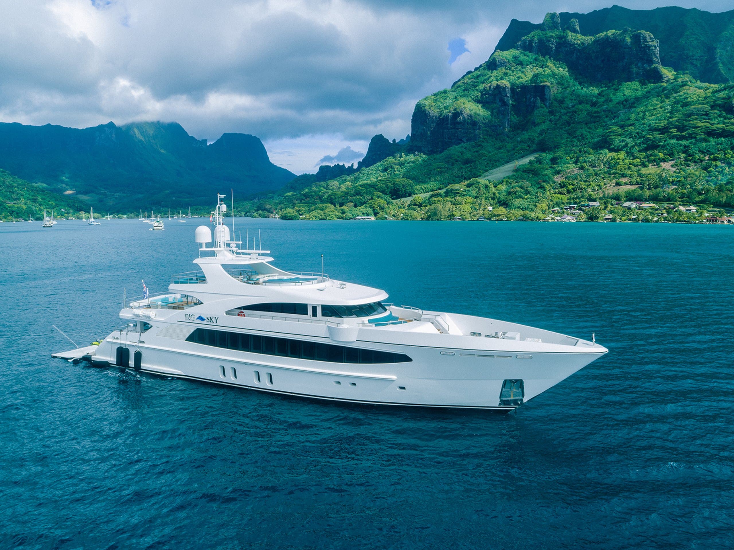 Motor yacht BIG SKY 48m