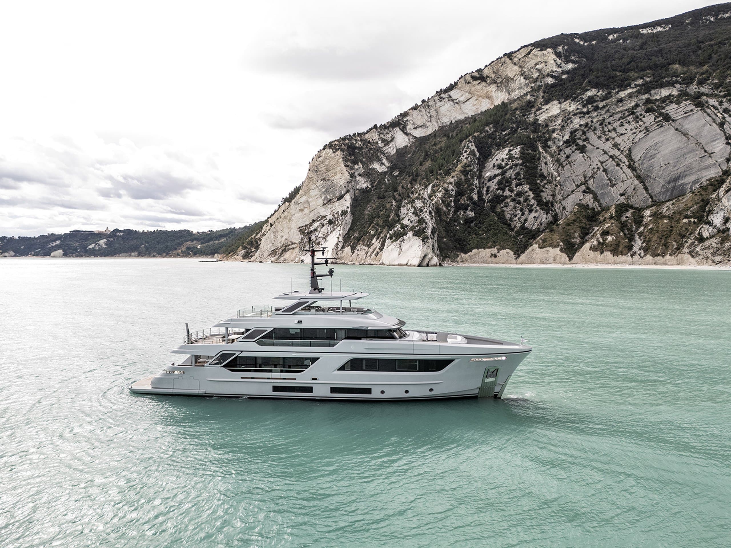 Motor Yacht PAZIENZA available for charter