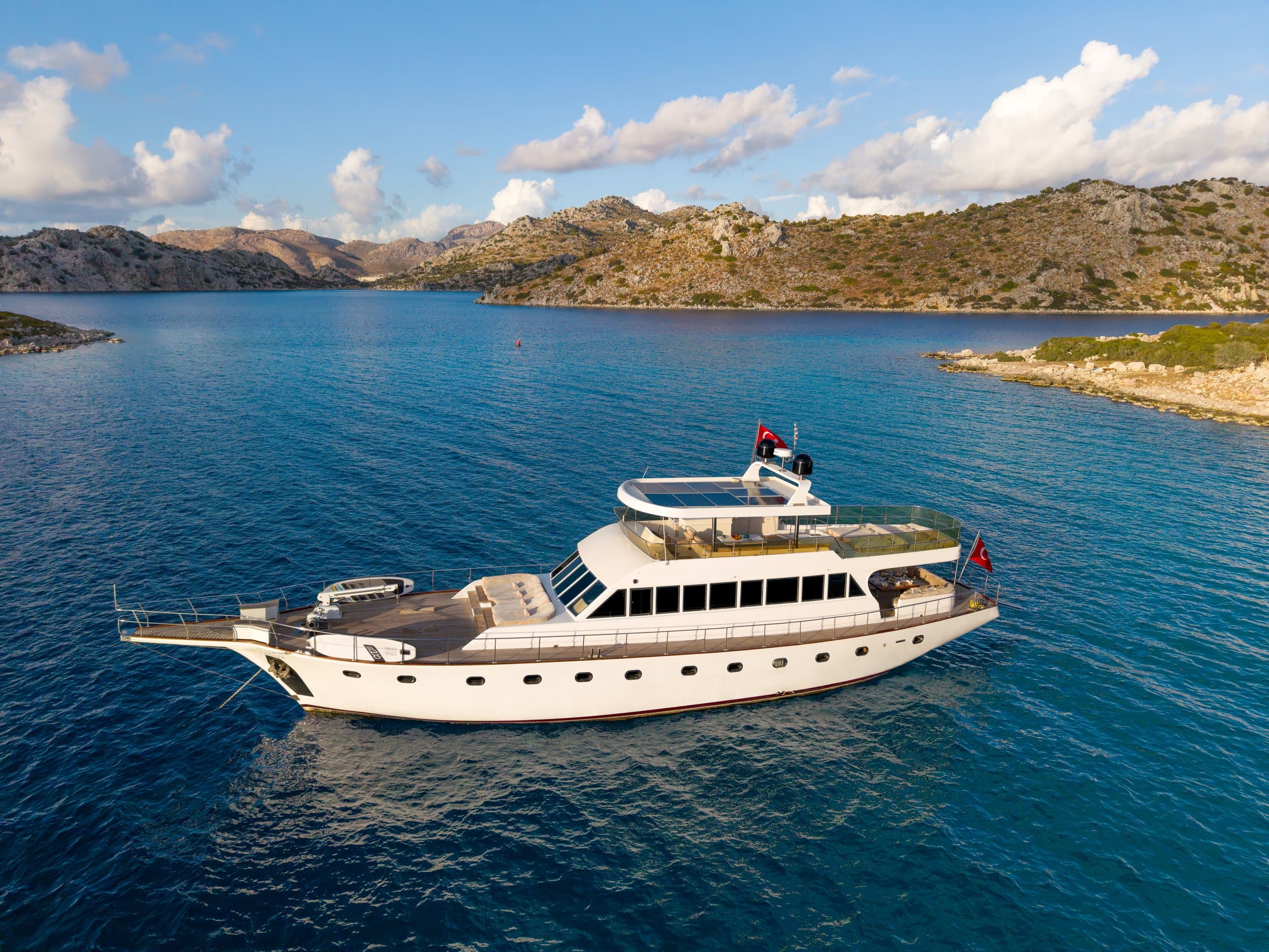 Motor yacht CANEREN 29.5m by Mengi Yay Shipyard