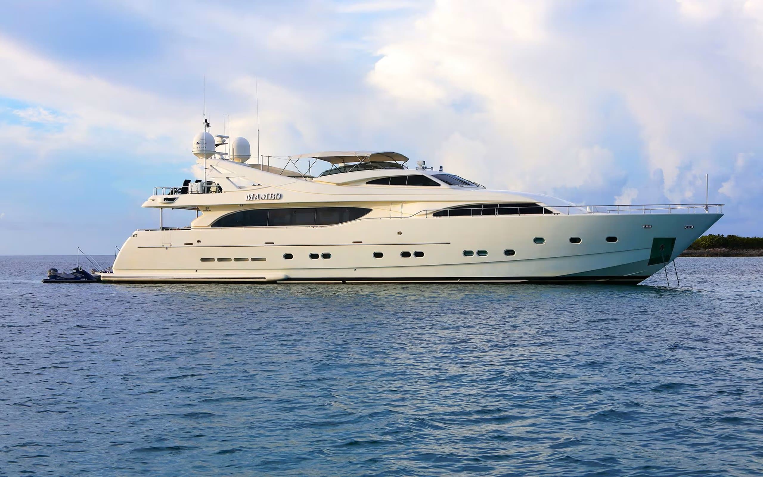 Motor yacht MAMBO 34.14m by Ferretti Custom Line