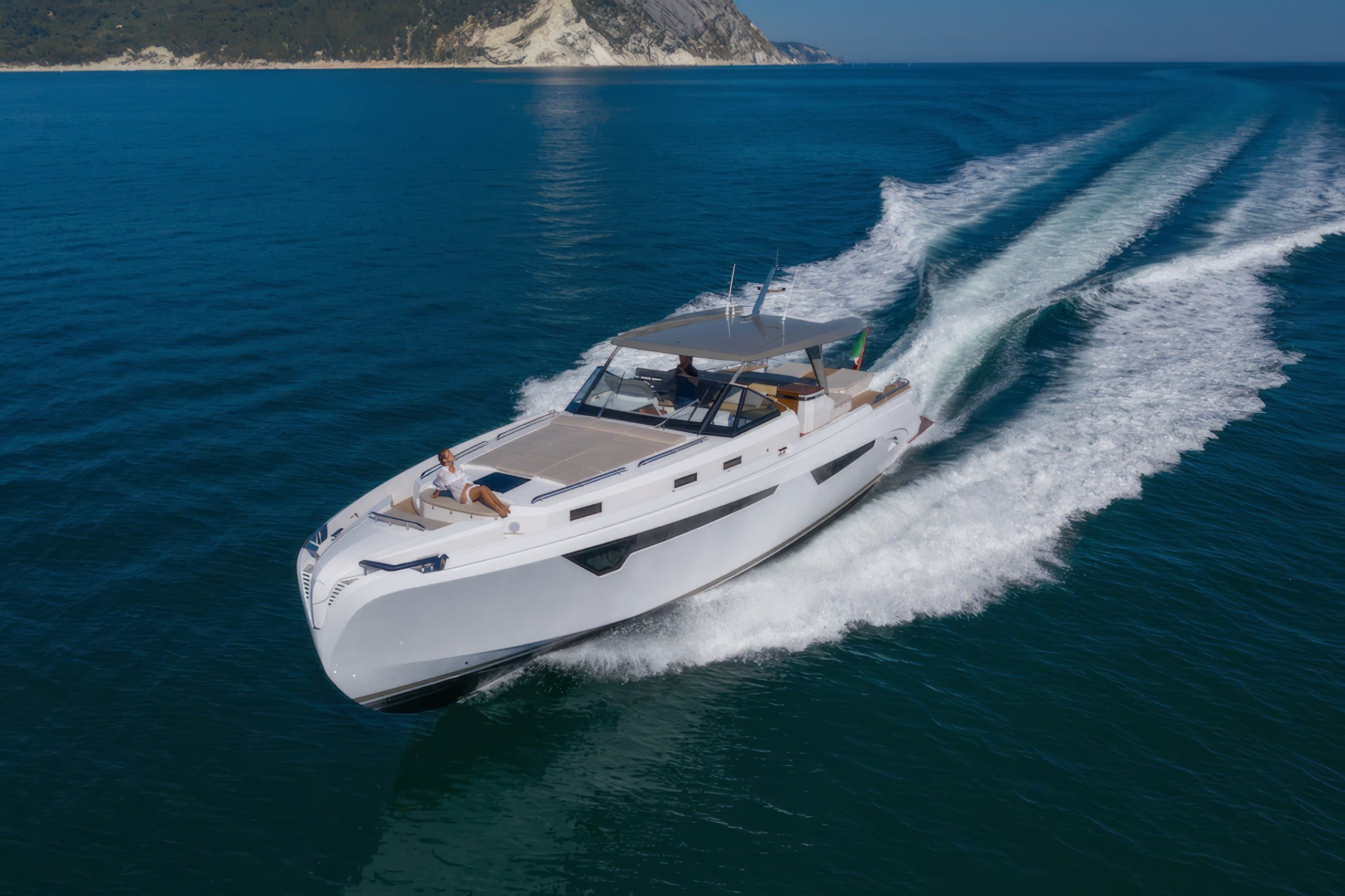 Motor yacht MIA 19.2m