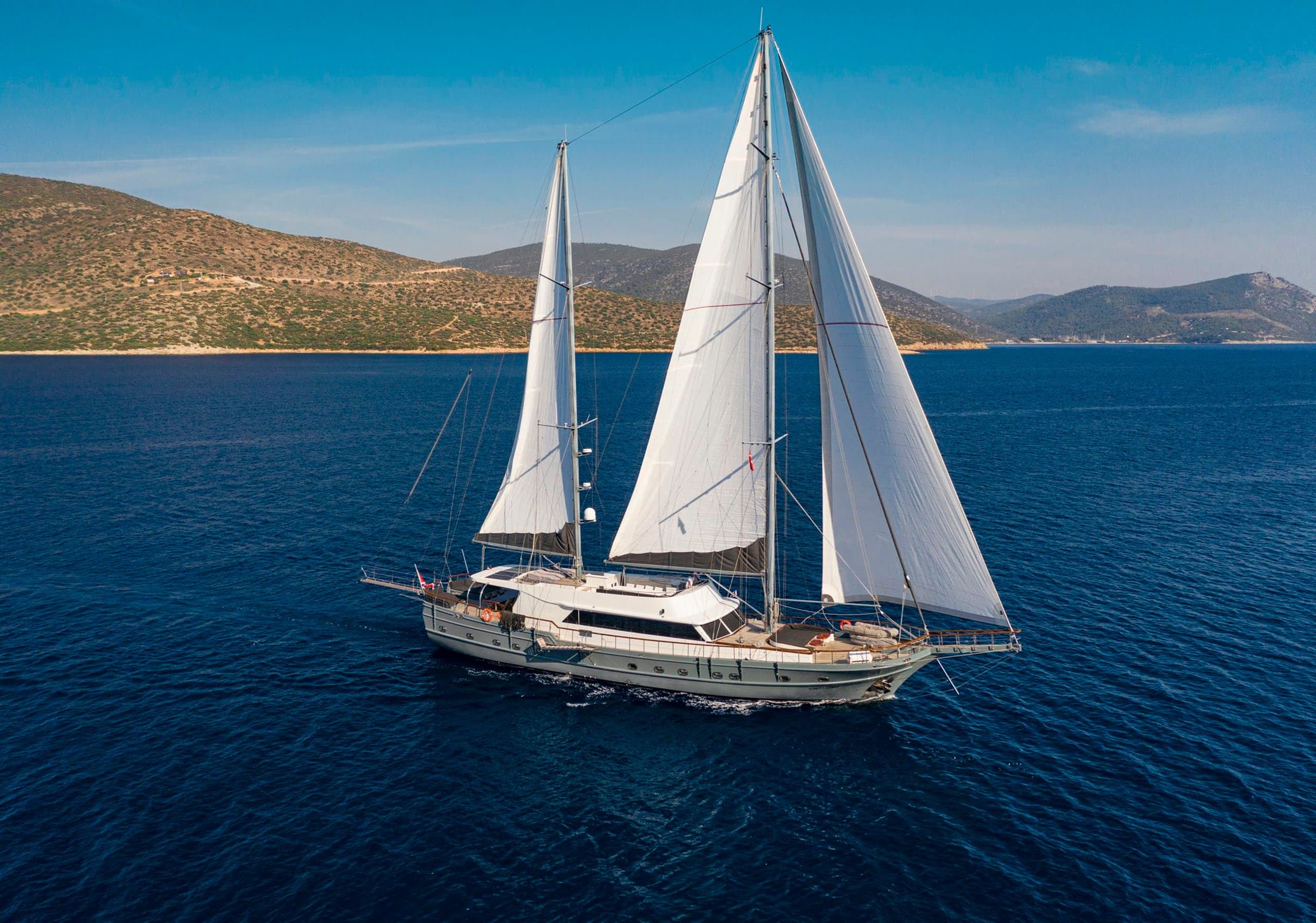 Motor yacht VIRTUOSO 34.6m