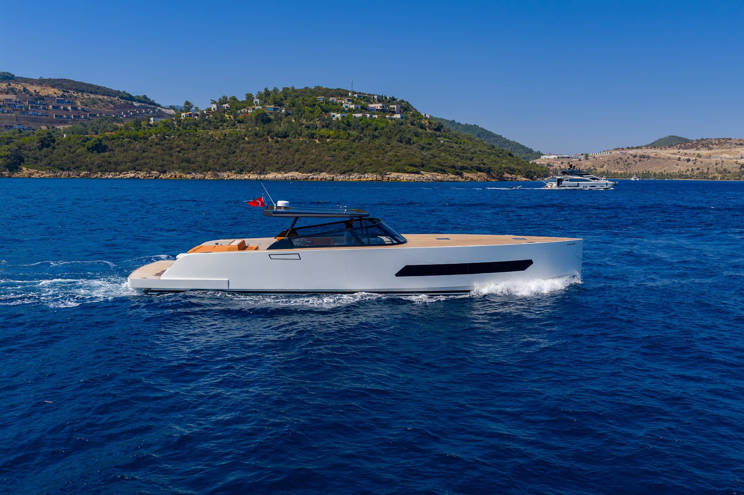 Motor yacht PHANTOM 18.5m