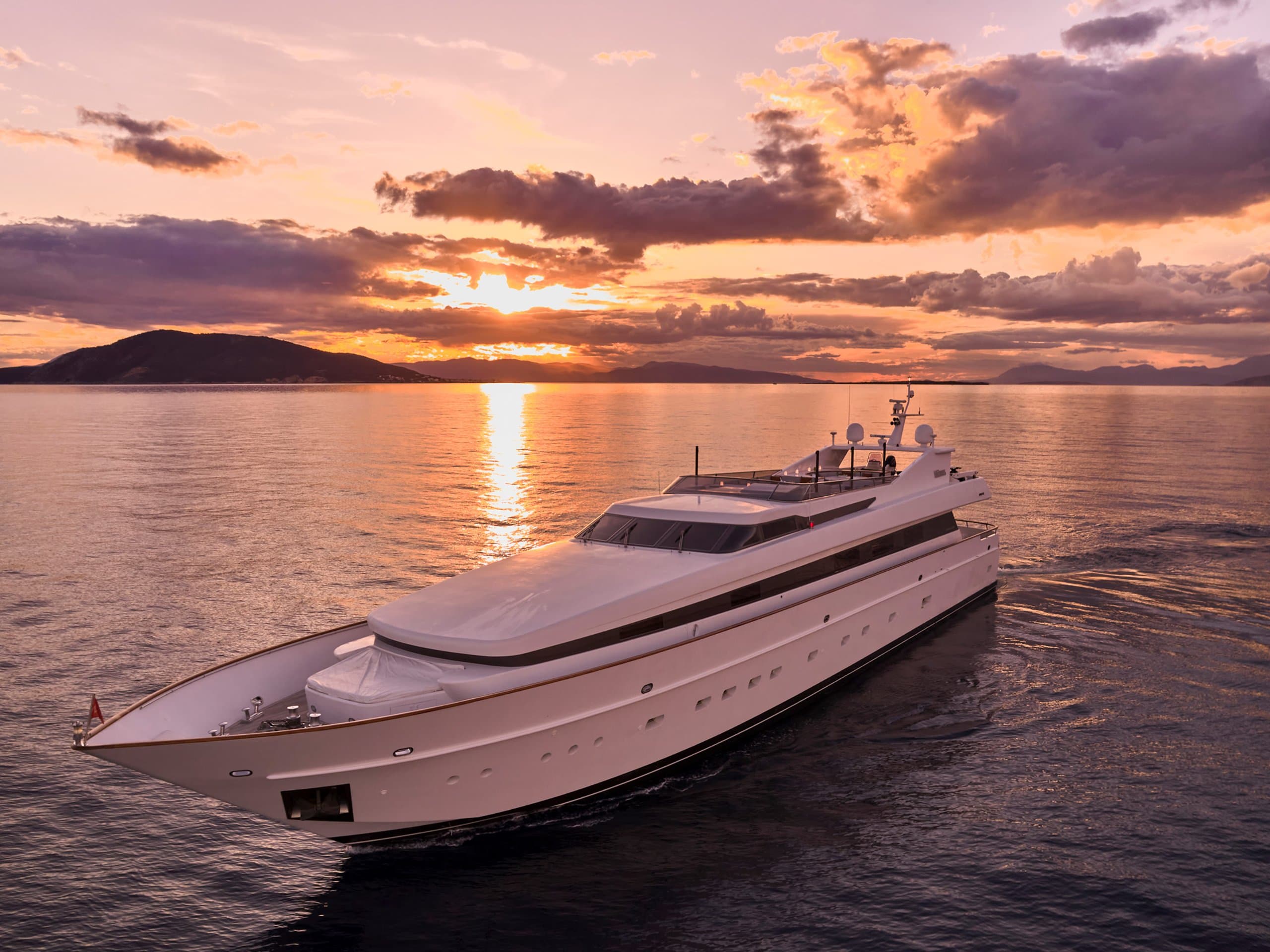 Motor yacht MOBIUS 38m